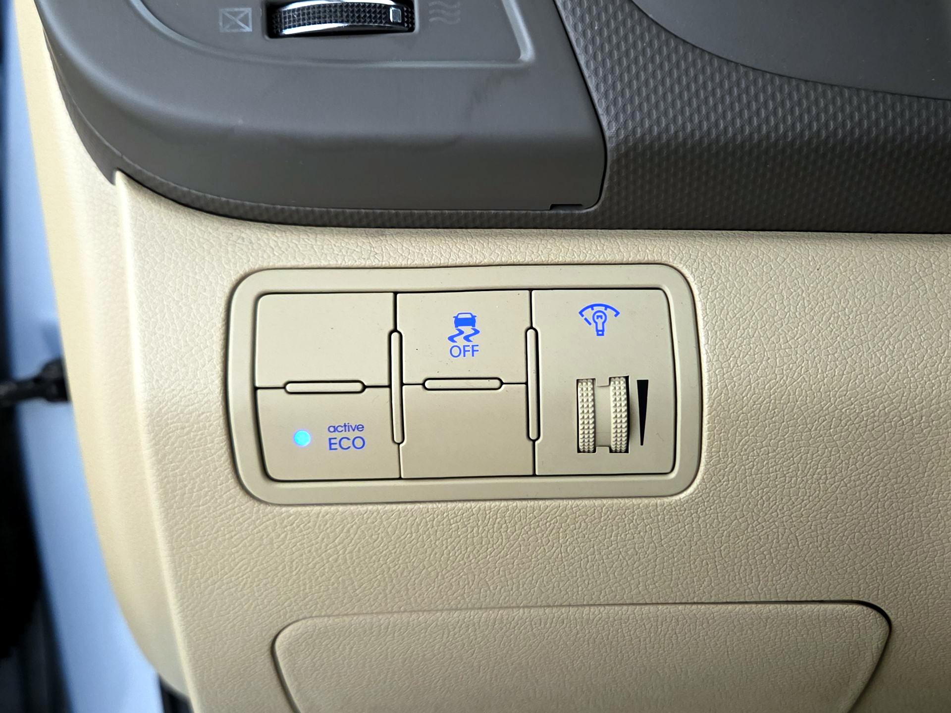 Thumbnail: 2014 Hyundai Accent - 13