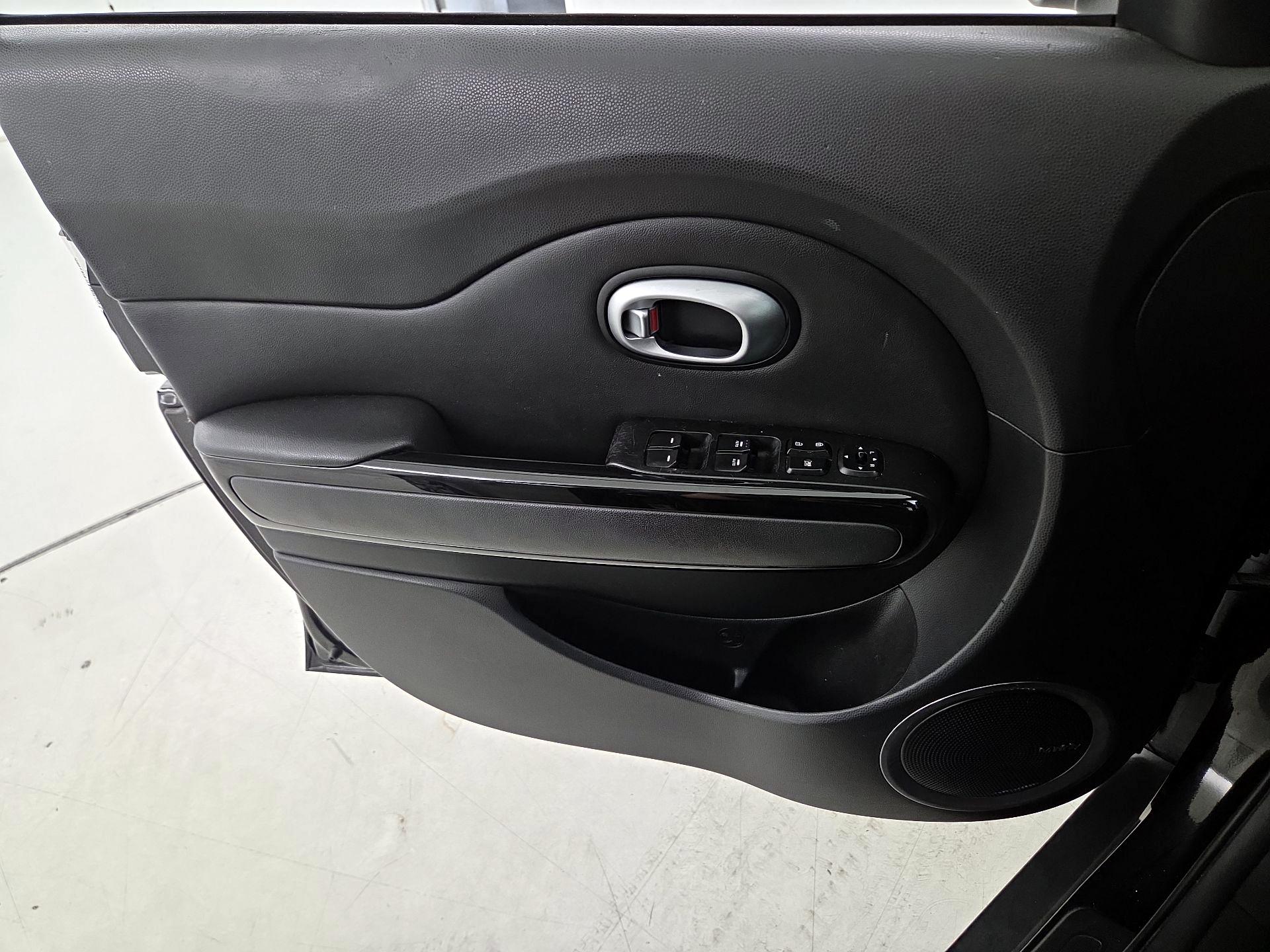 Thumbnail: 2015 Kia Soul - 12