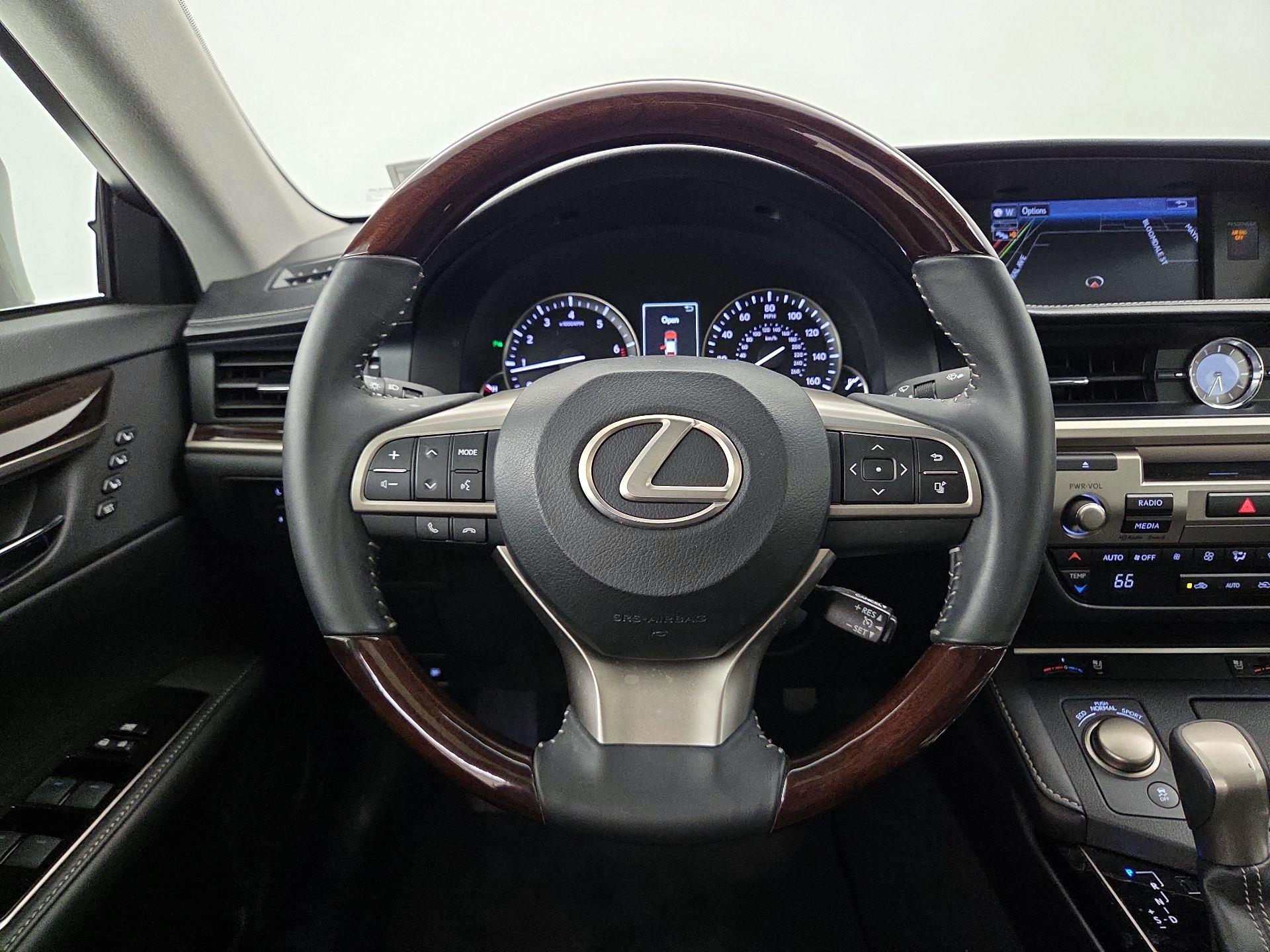 Thumbnail: 2016 Lexus ES - 10