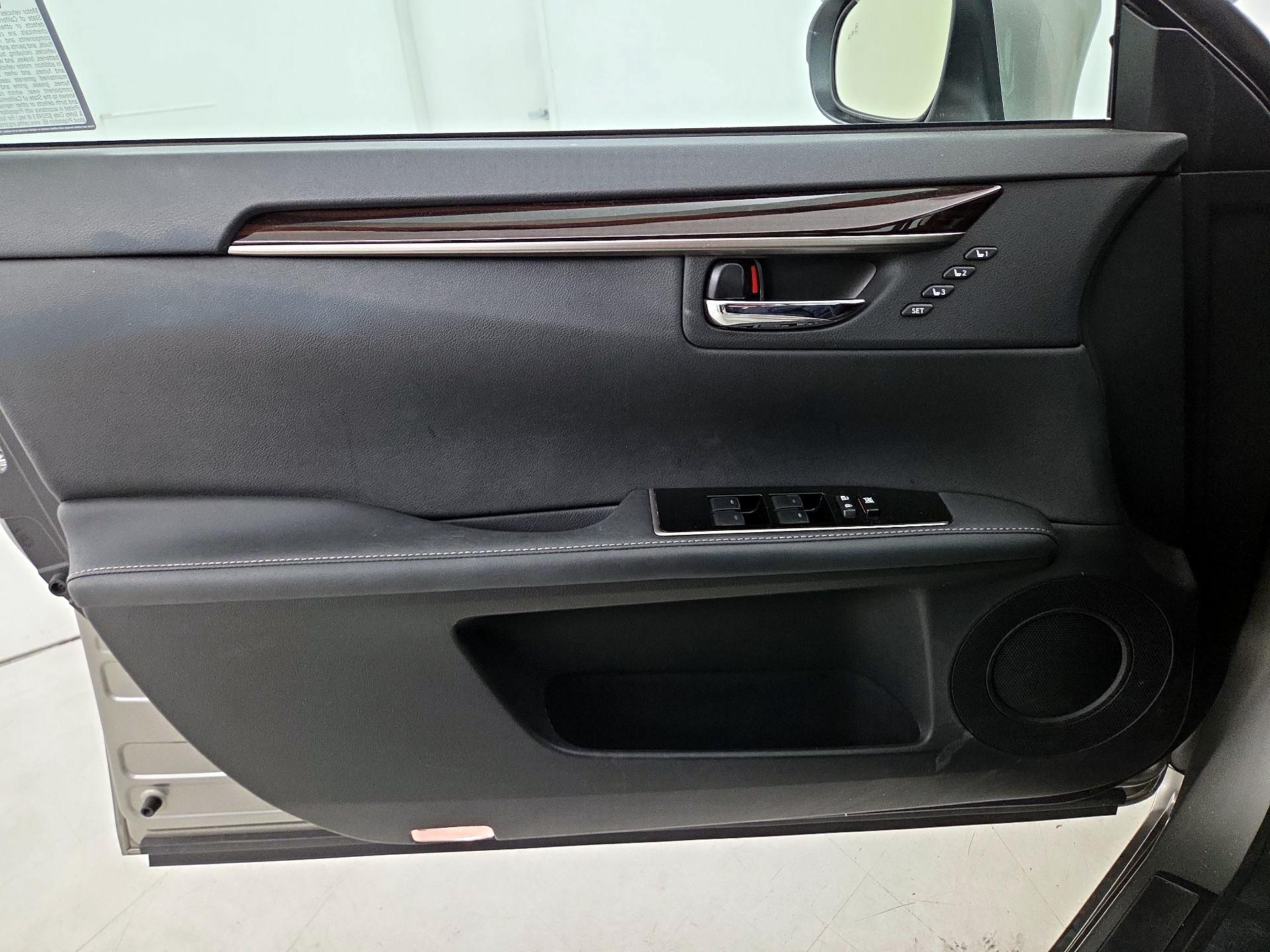 Thumbnail: 2016 Lexus ES - 12