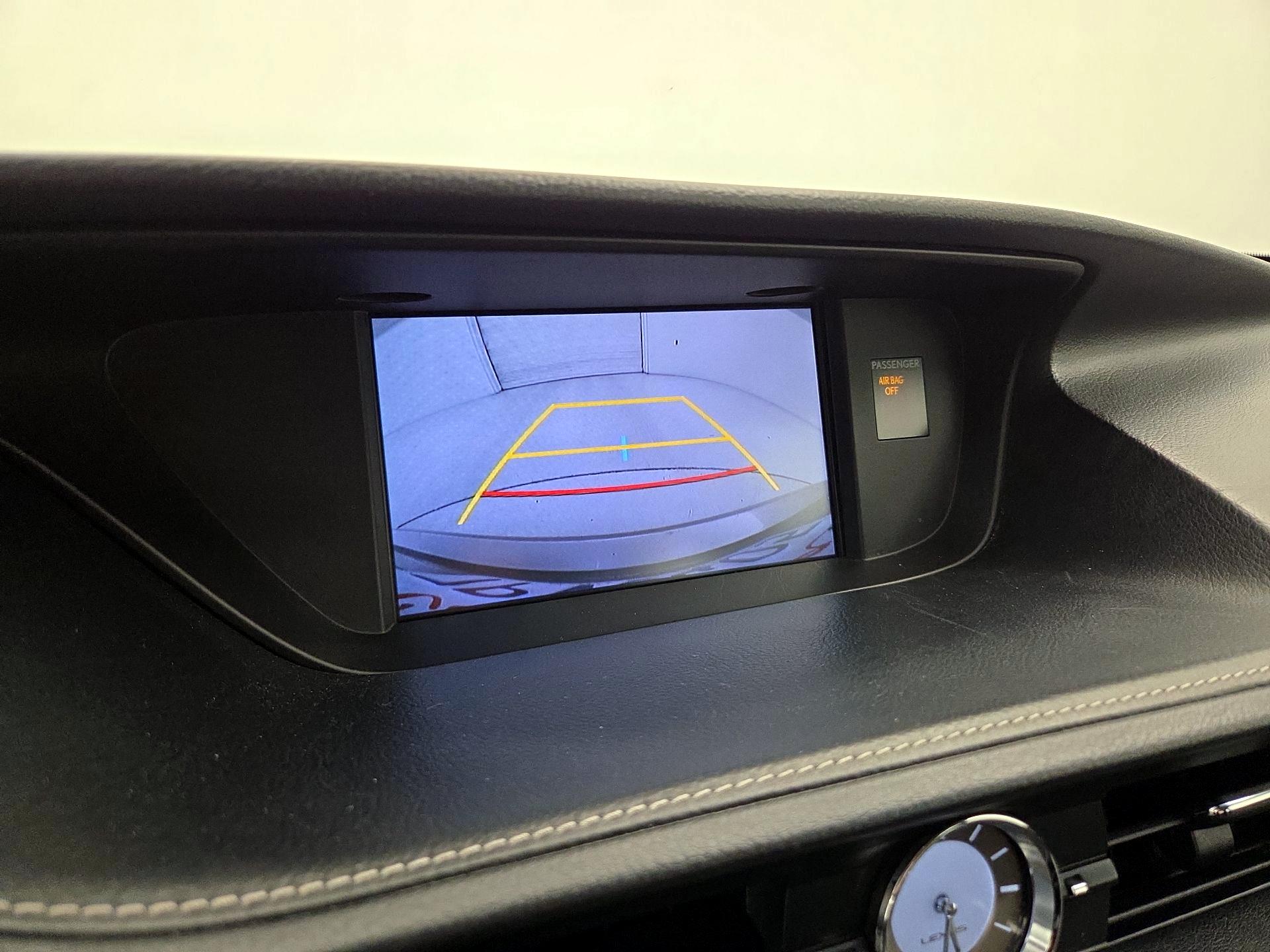 Thumbnail: 2016 Lexus ES - 15