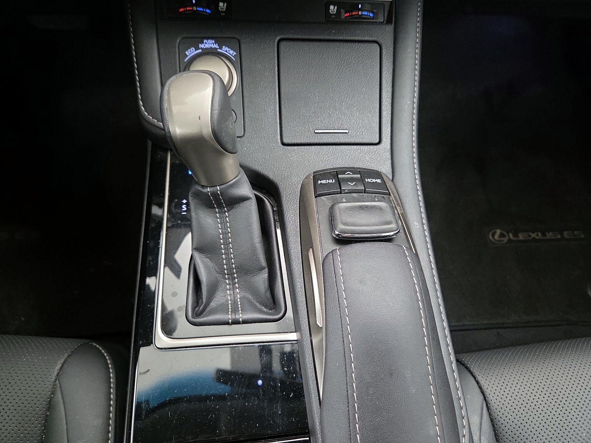 Thumbnail: 2016 Lexus ES - 18