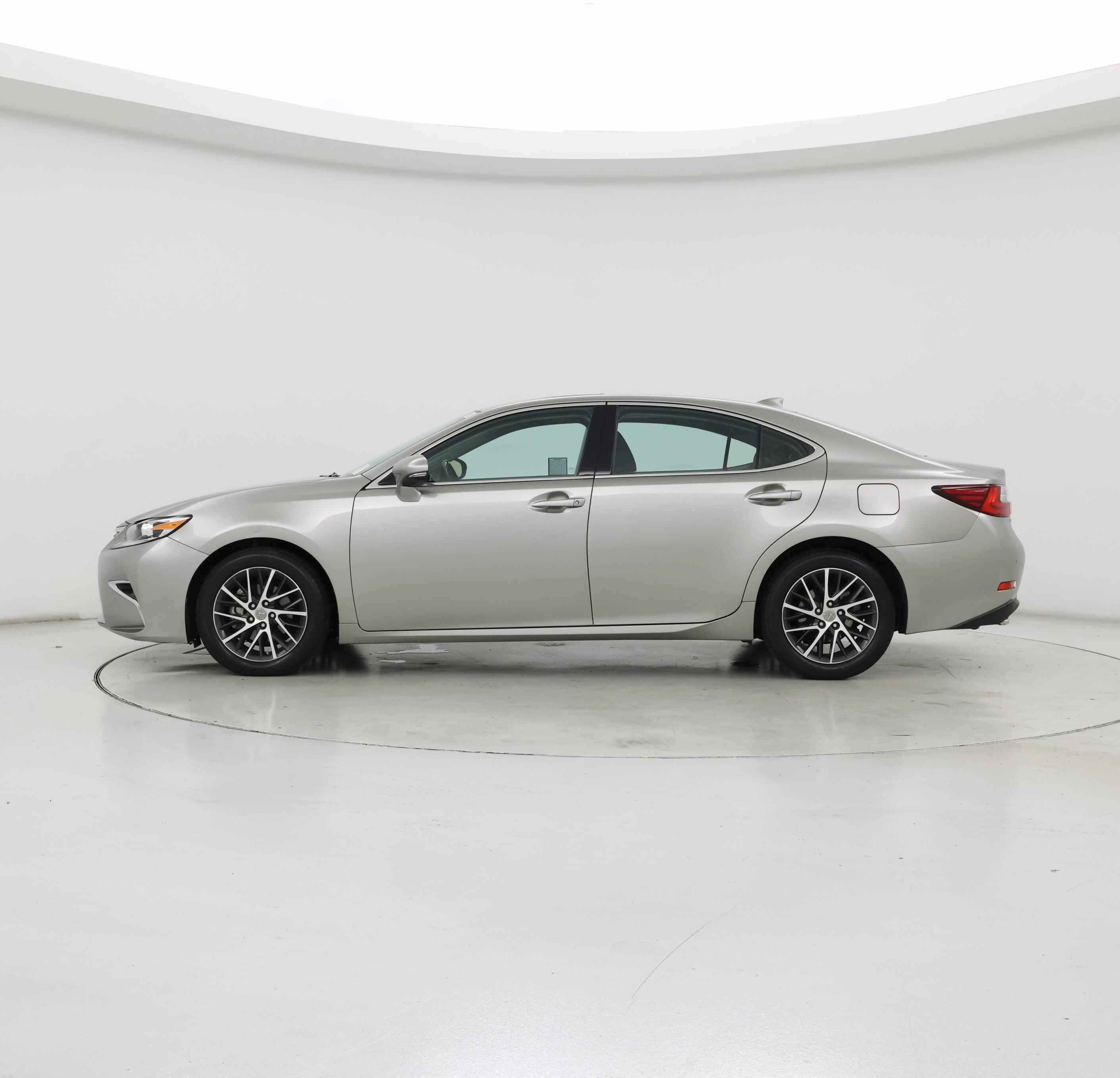 Thumbnail: 2016 Lexus ES - 3