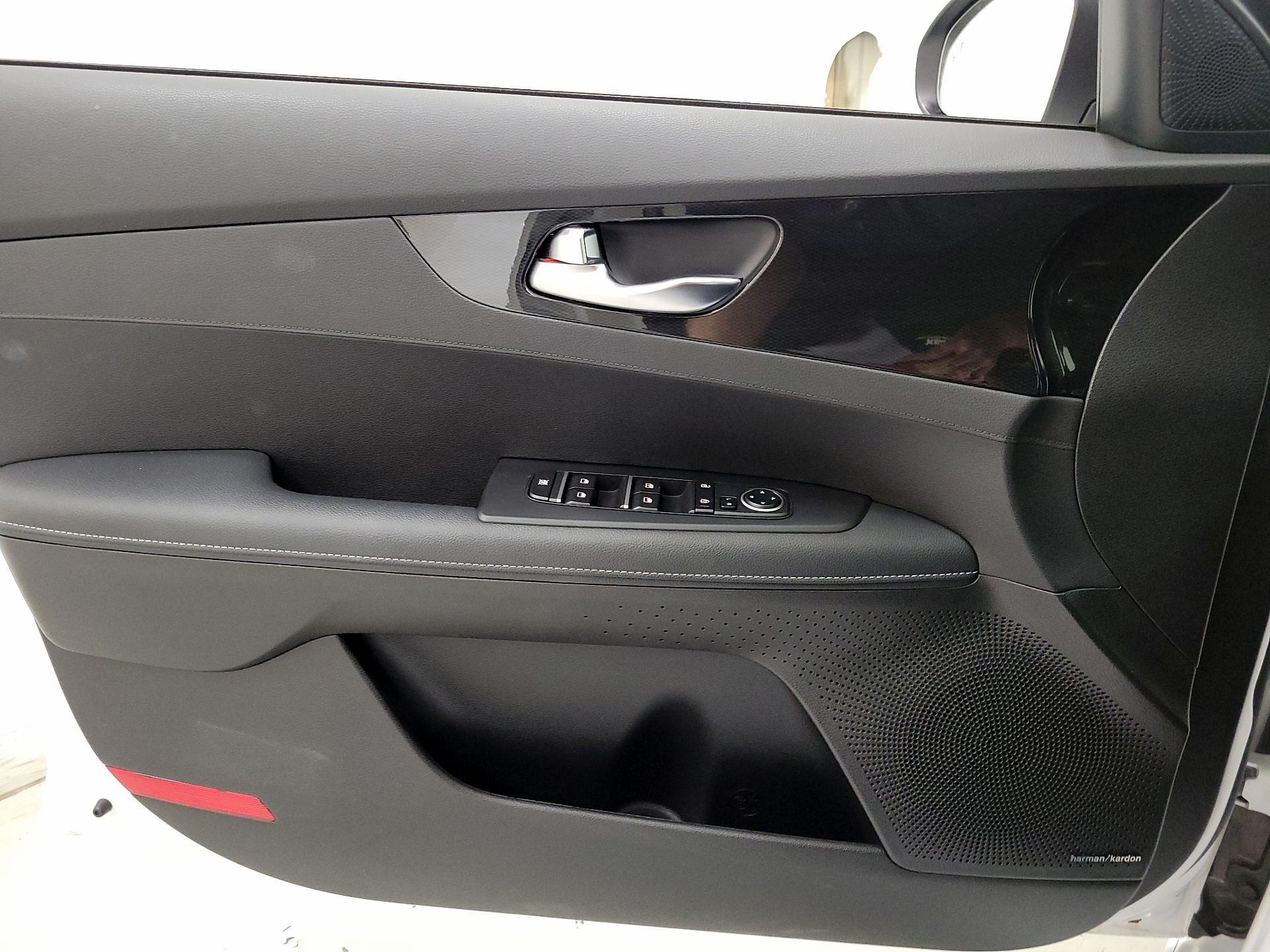 Thumbnail: 2023 Kia Forte - 12