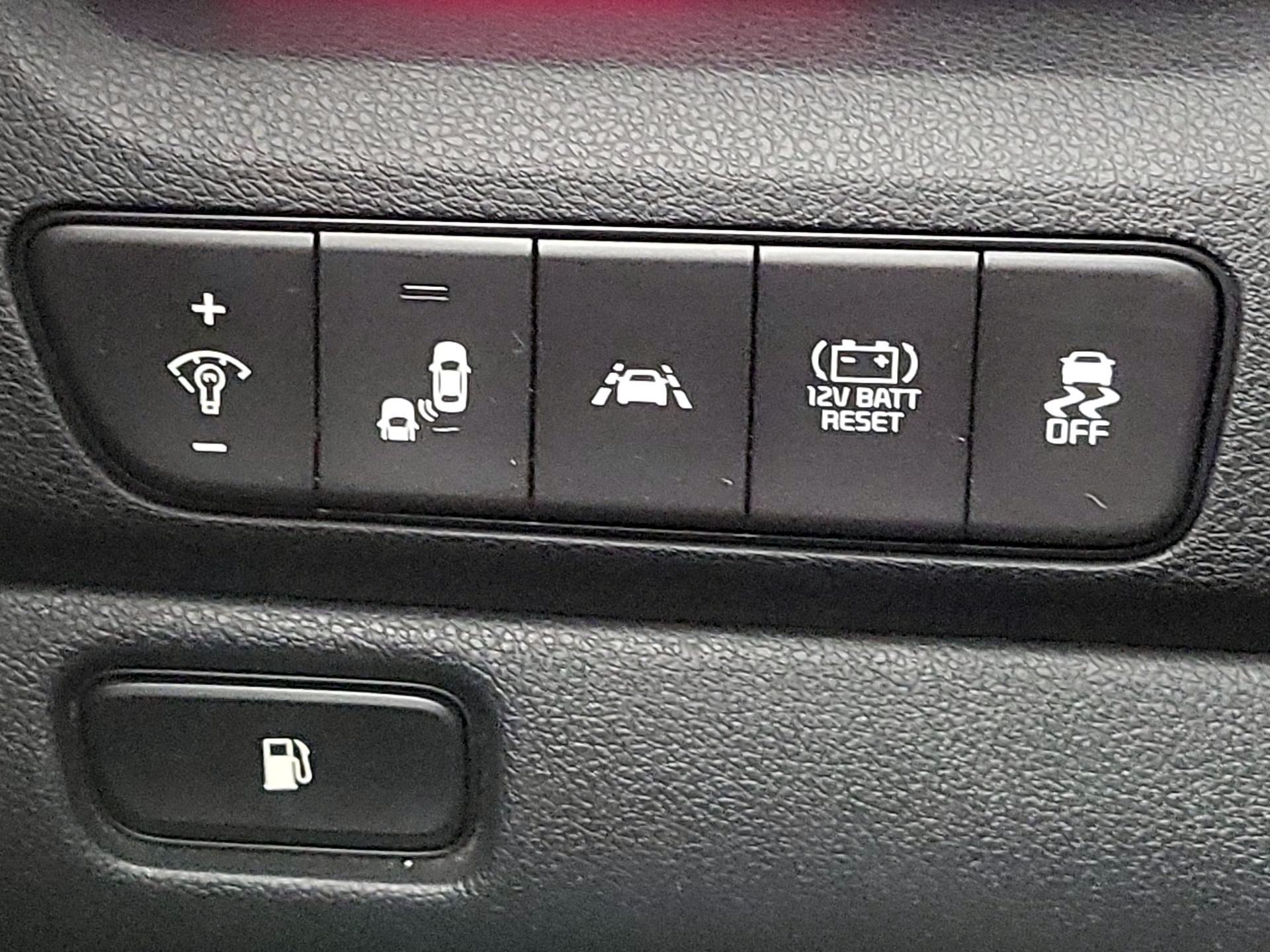 Thumbnail: 2022 Kia Niro - 11