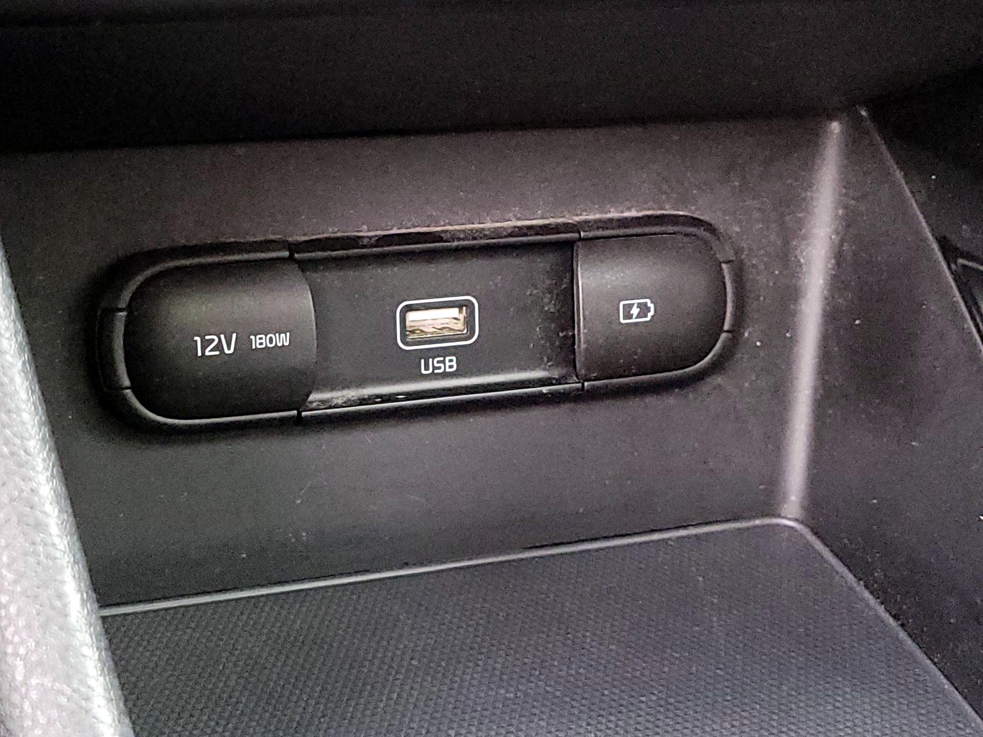 Thumbnail: 2022 Kia Niro - 16