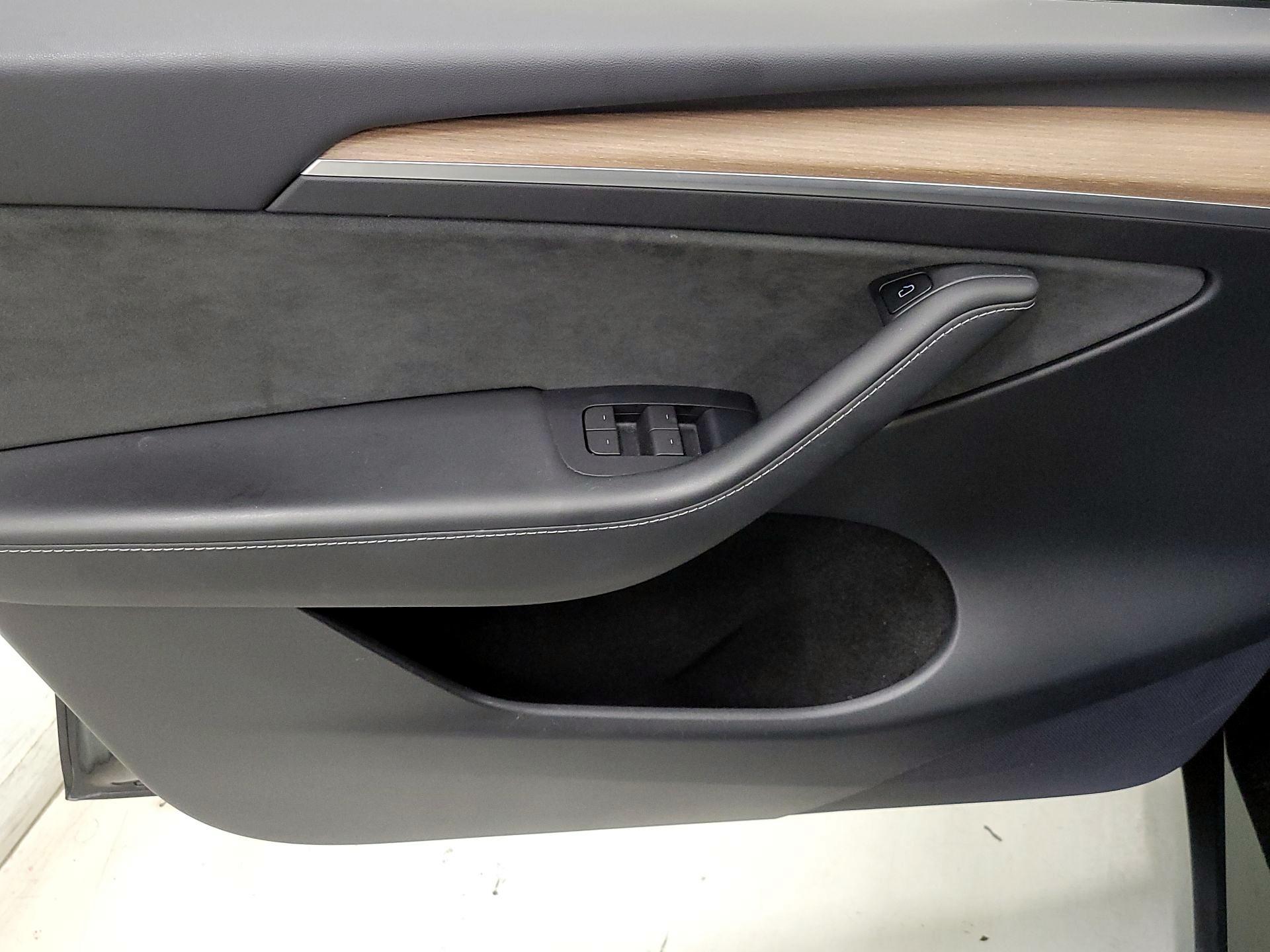 Thumbnail: 2023 Tesla Model Y - 12