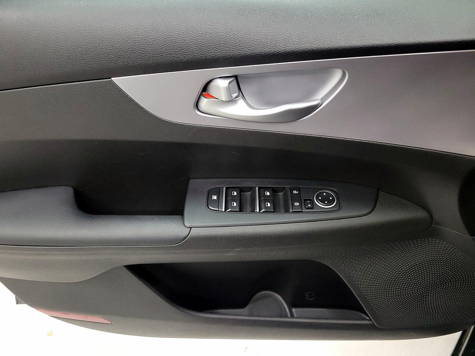 Thumbnail: 2024 Kia Forte - 12