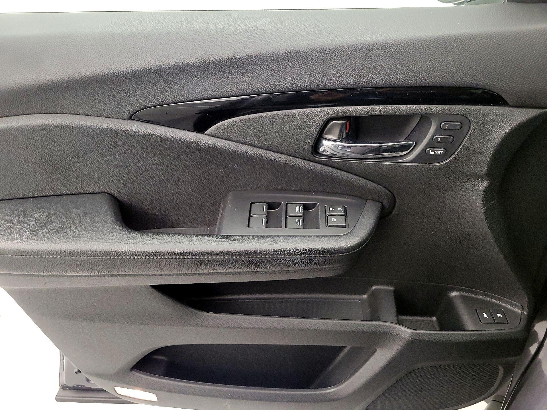 Thumbnail: 2019 Honda Pilot - 10