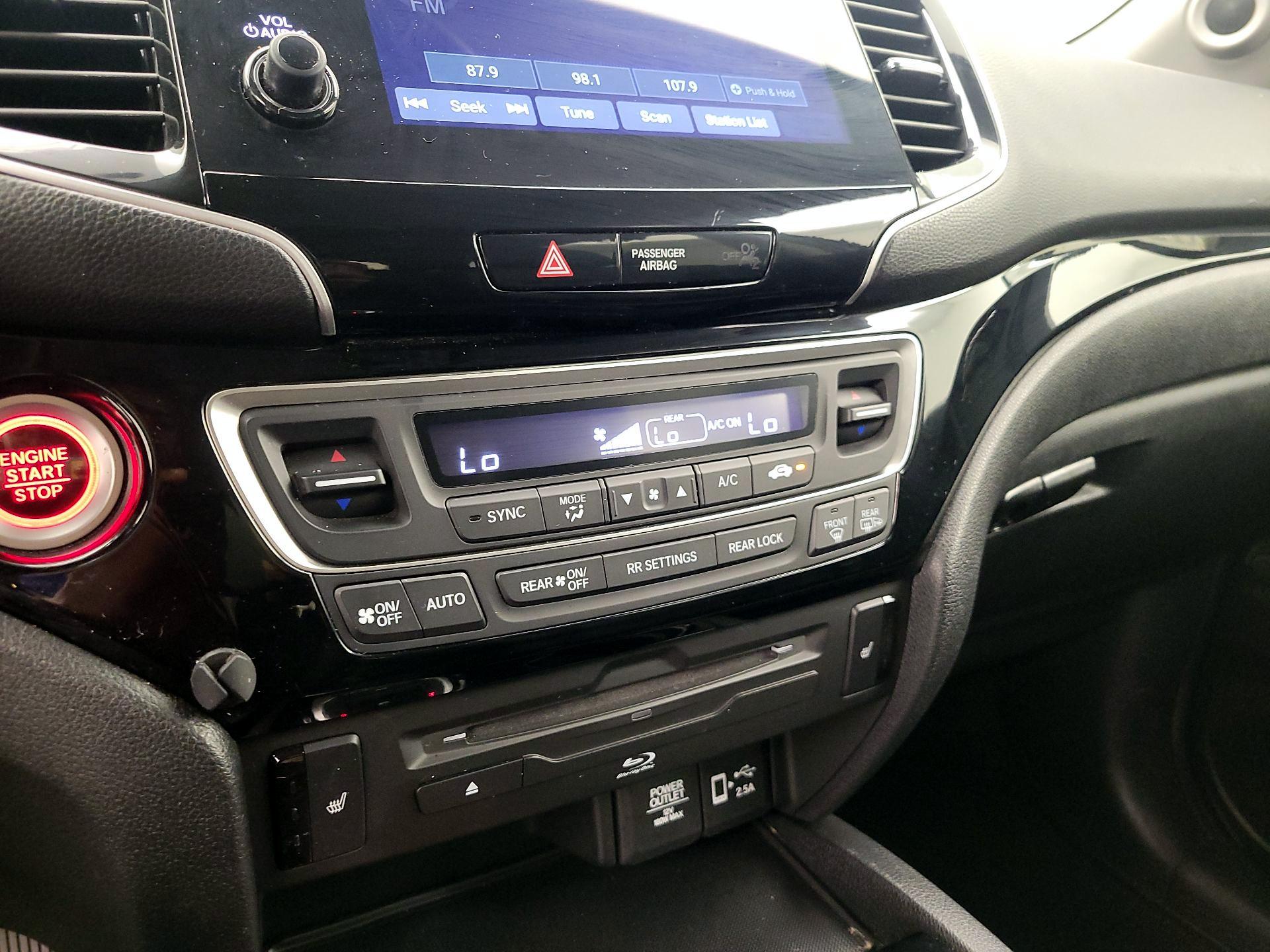 Thumbnail: 2019 Honda Pilot - 15