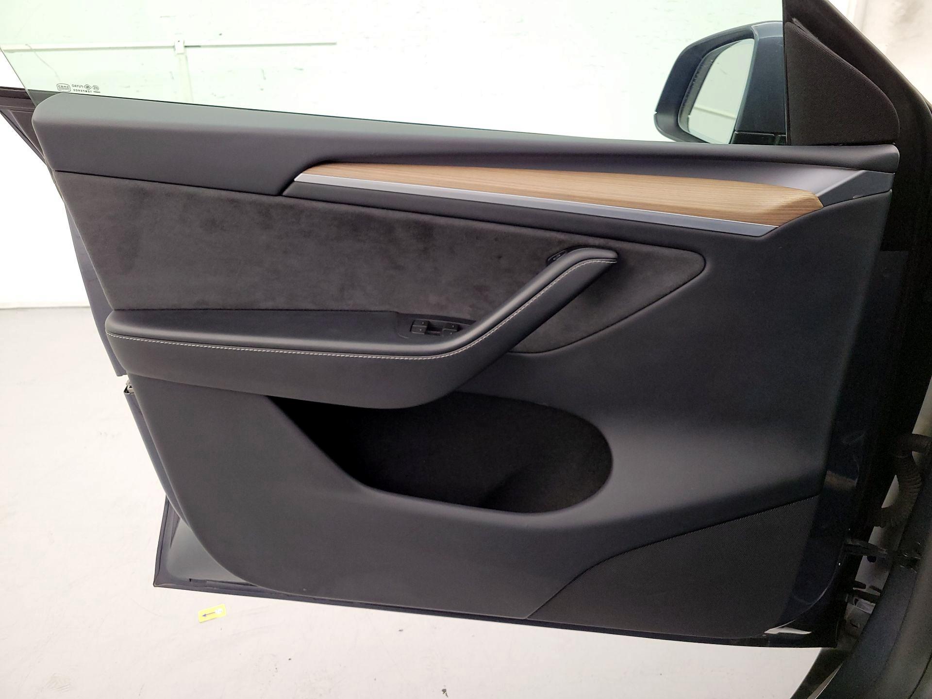 Thumbnail: 2023 Tesla Model Y - 10