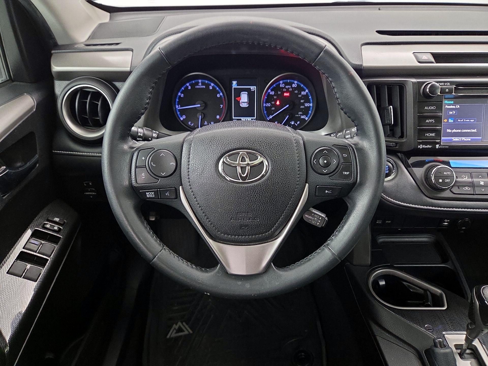 Thumbnail: 2018 Toyota RAV4 - 10