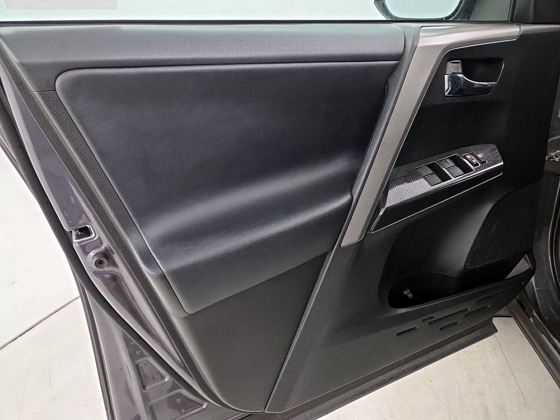 Thumbnail: 2018 Toyota RAV4 - 12