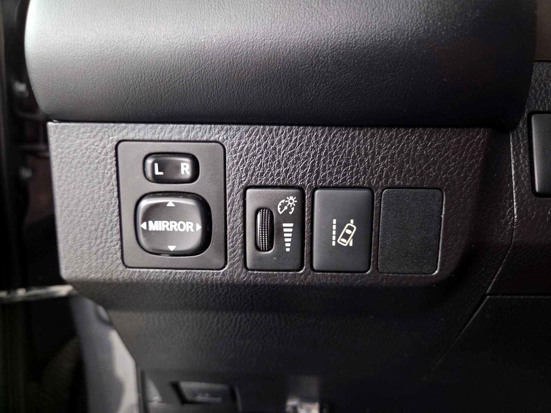 Thumbnail: 2018 Toyota RAV4 - 13