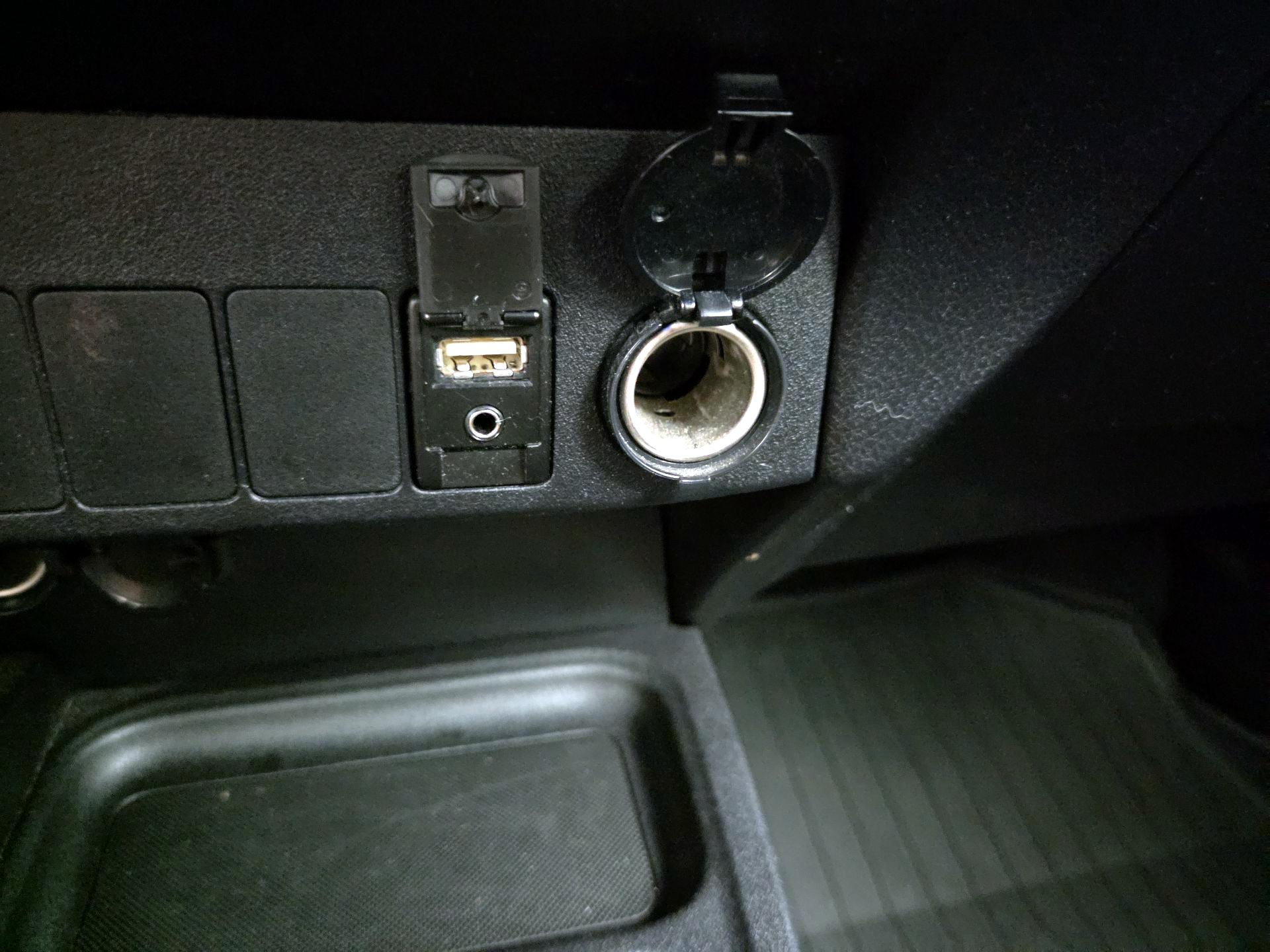 Thumbnail: 2018 Toyota RAV4 - 18