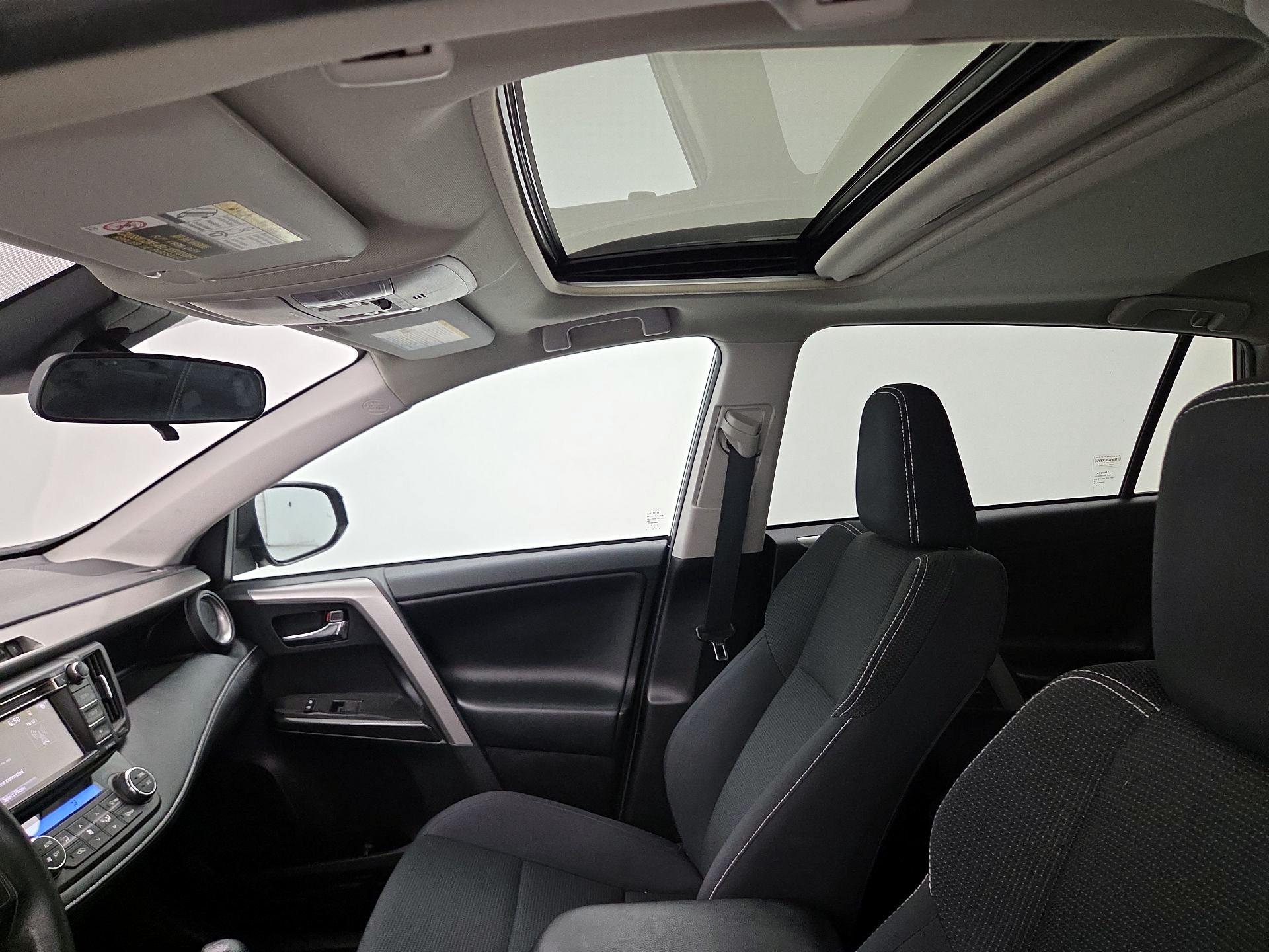 Thumbnail: 2018 Toyota RAV4 - 19