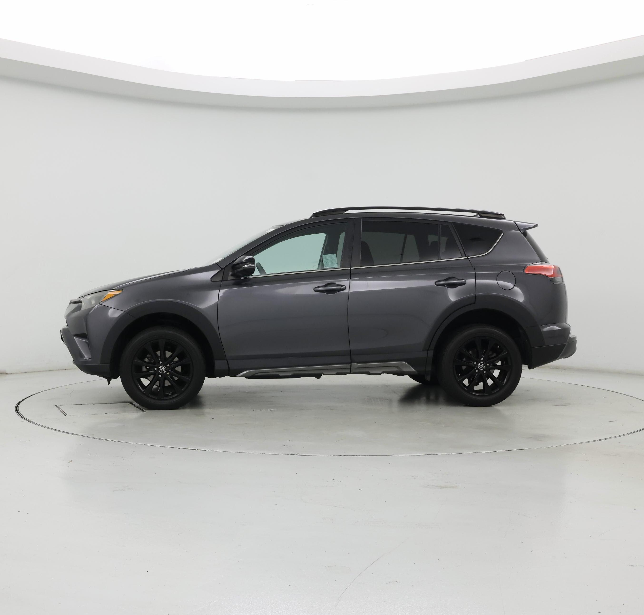 Thumbnail: 2018 Toyota RAV4 - 3