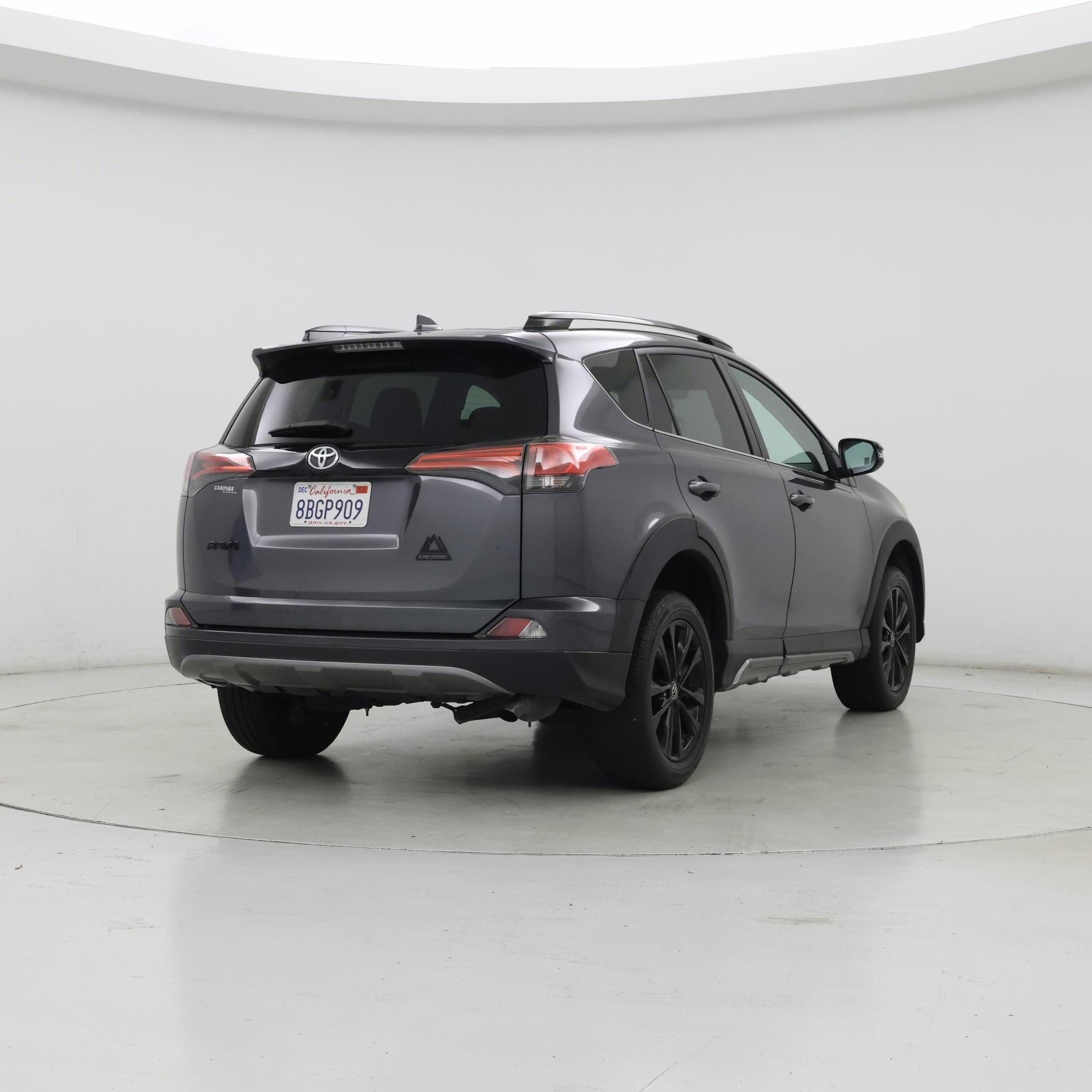 Thumbnail: 2018 Toyota RAV4 - 8