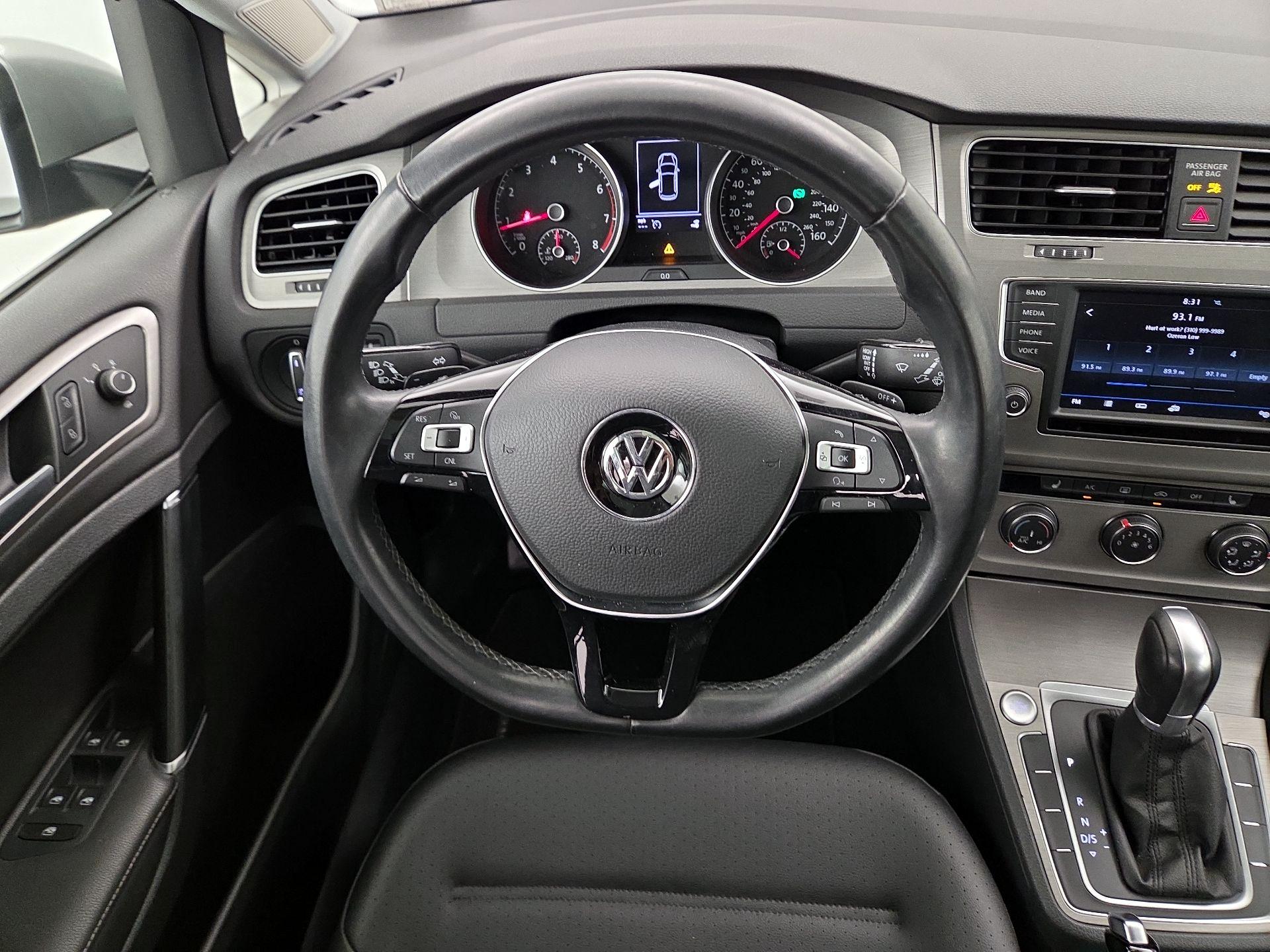 Thumbnail: 2017 Volkswagen Golf - 10