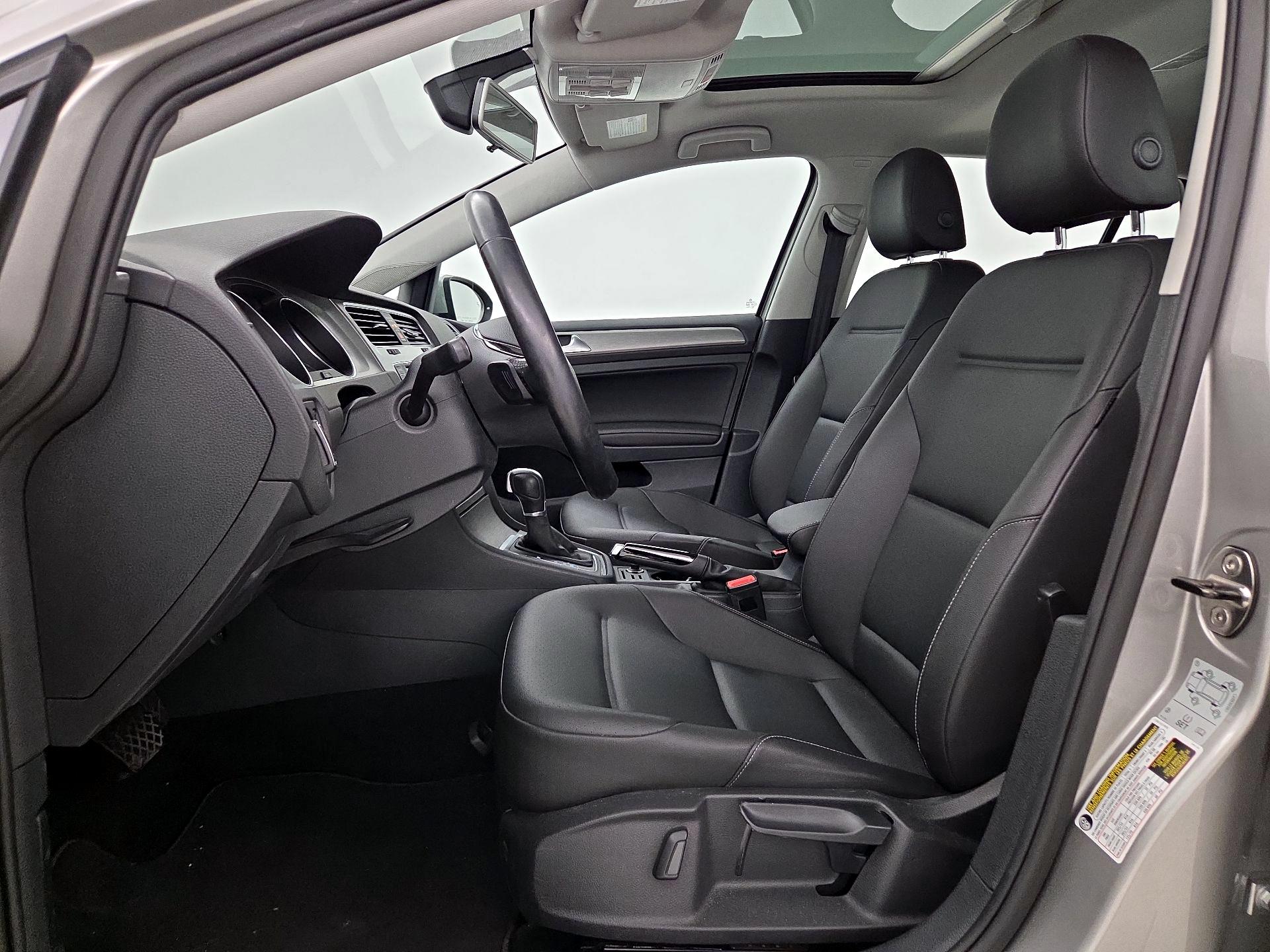 Thumbnail: 2017 Volkswagen Golf - 11