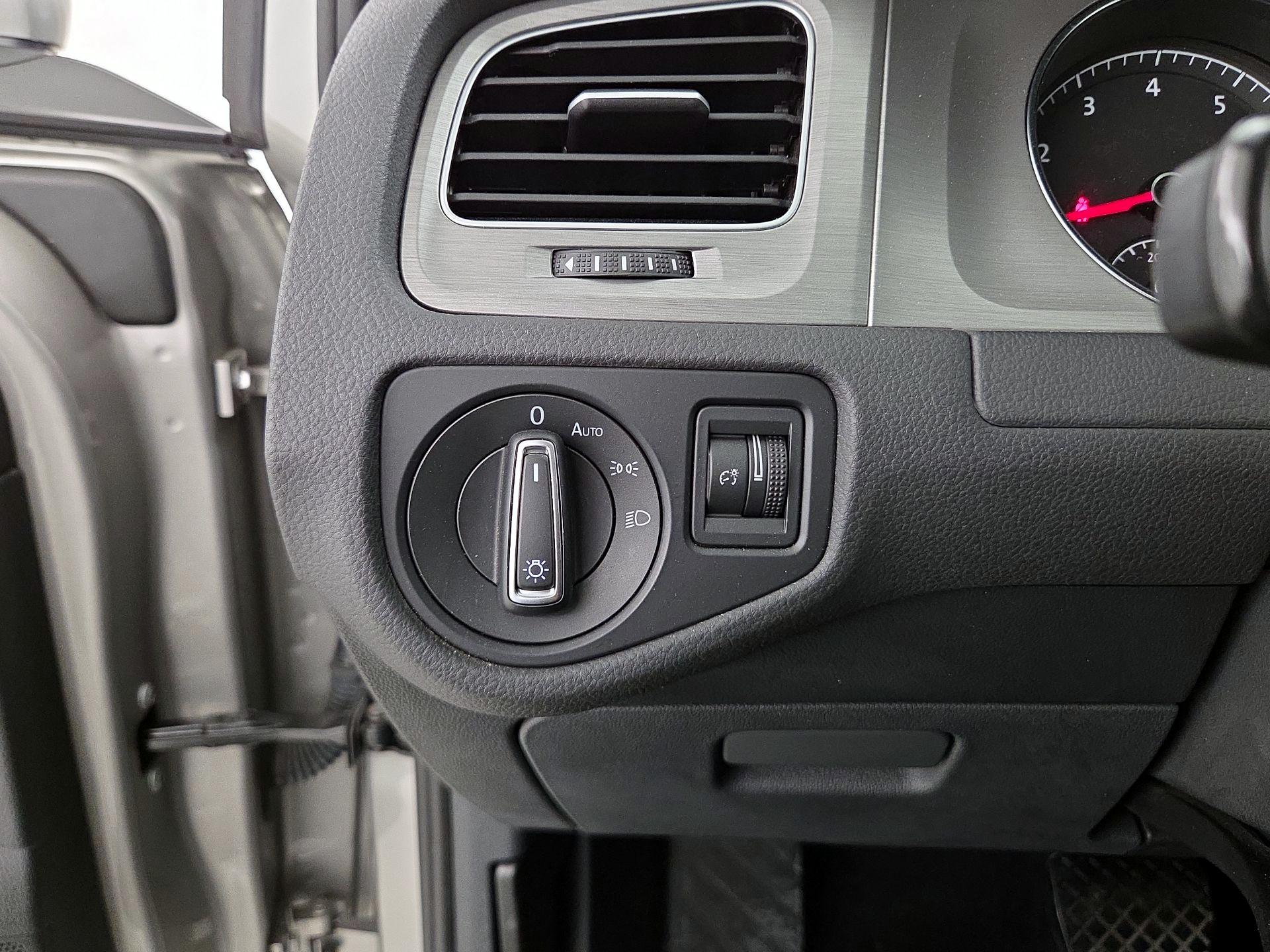 Thumbnail: 2017 Volkswagen Golf - 13