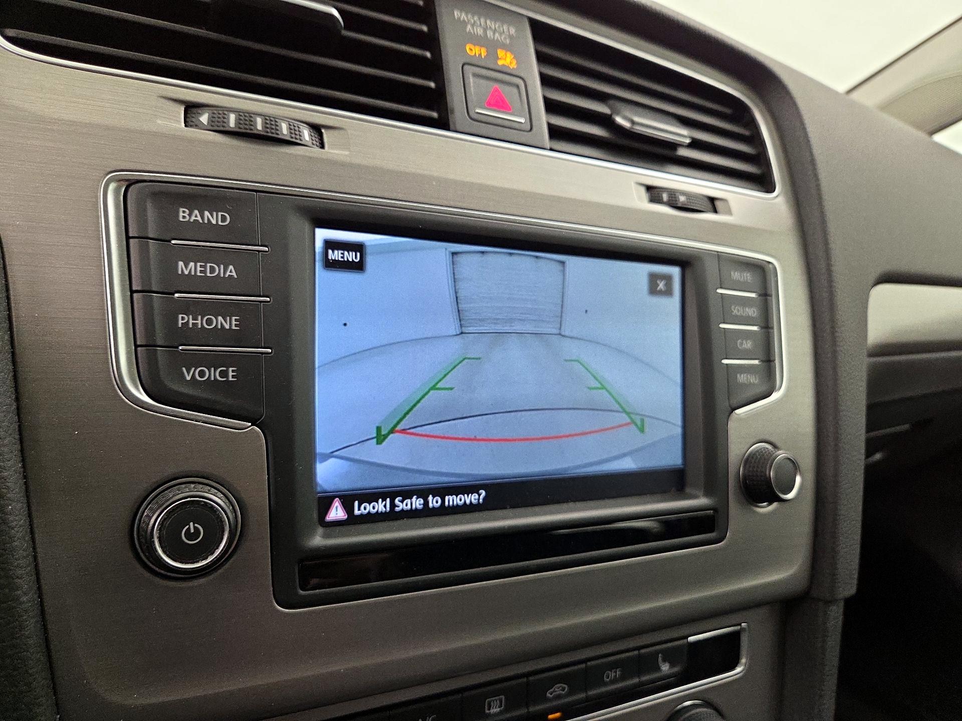 Thumbnail: 2017 Volkswagen Golf - 14