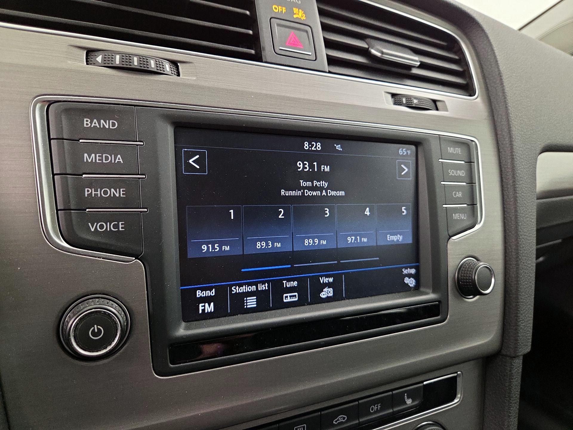 Thumbnail: 2017 Volkswagen Golf - 15