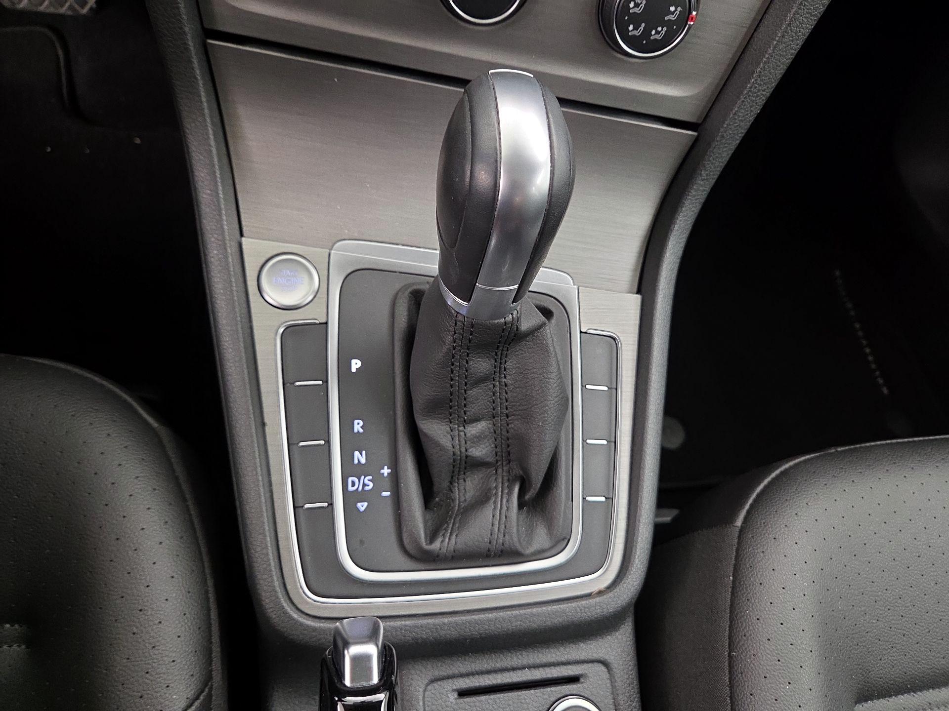 Thumbnail: 2017 Volkswagen Golf - 17