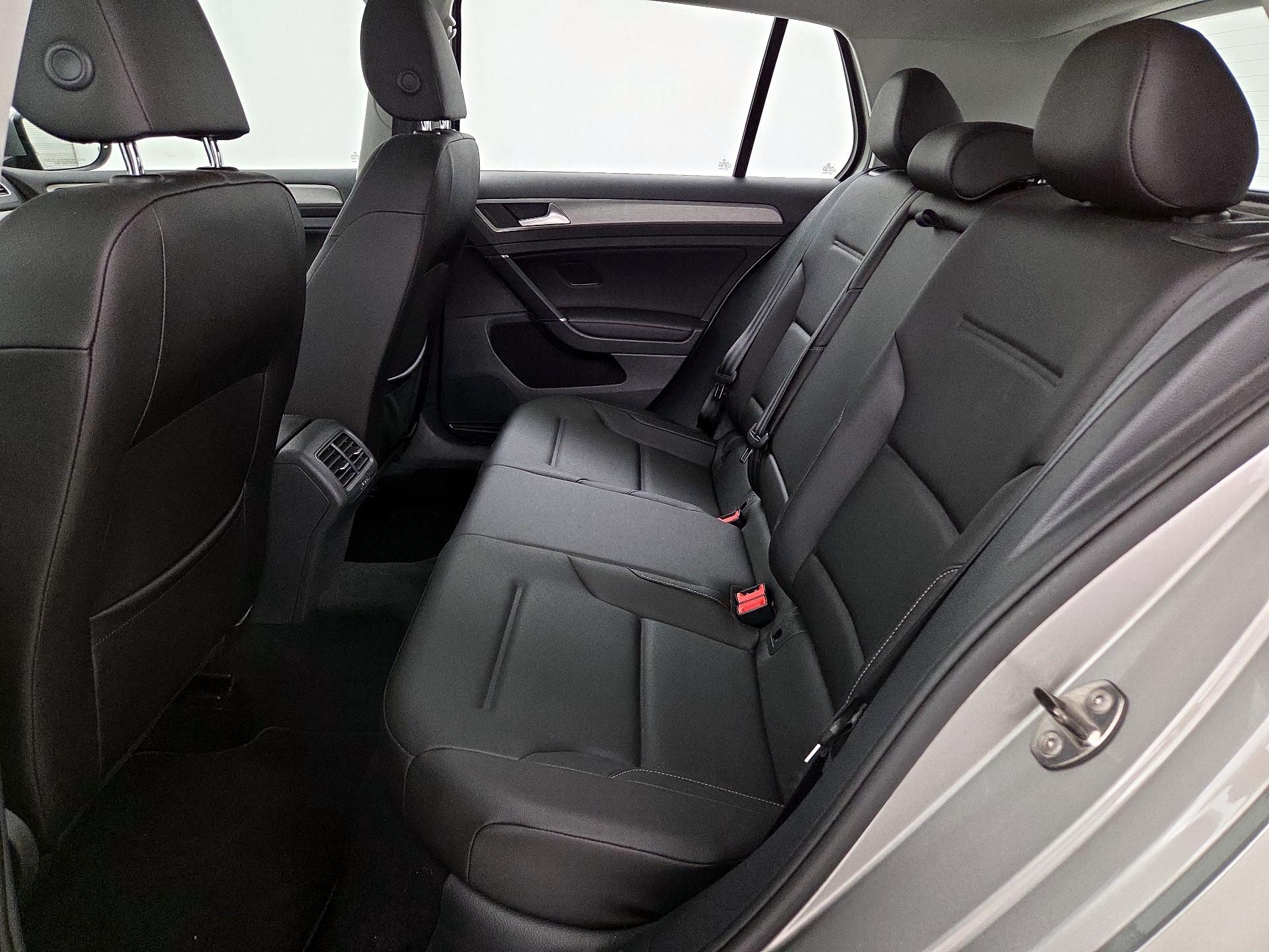 Thumbnail: 2017 Volkswagen Golf - 20