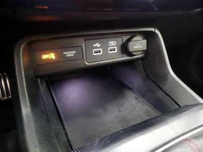 USB/AUX Ports