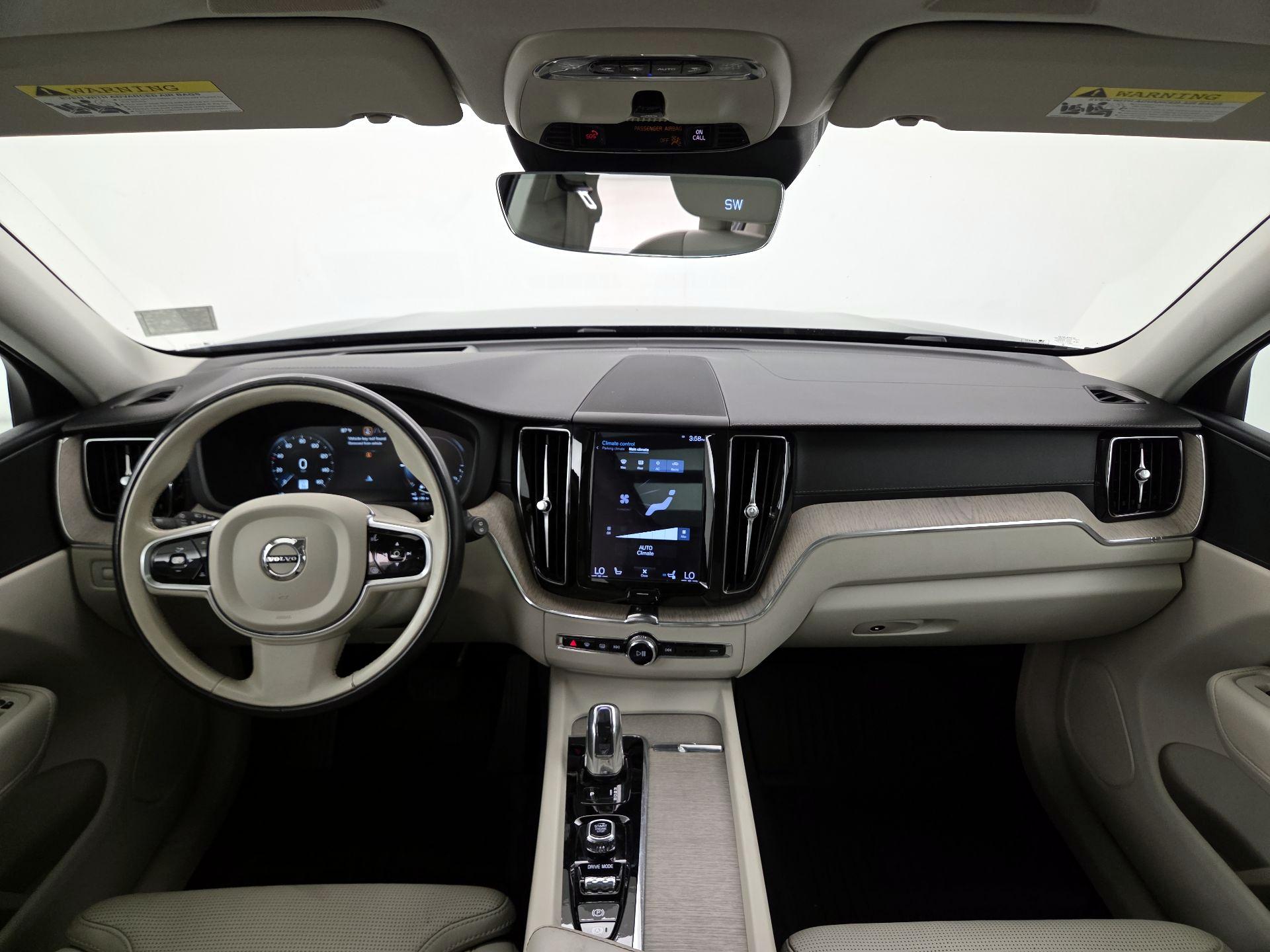 Thumbnail: 2018 Volvo XC60 - 9