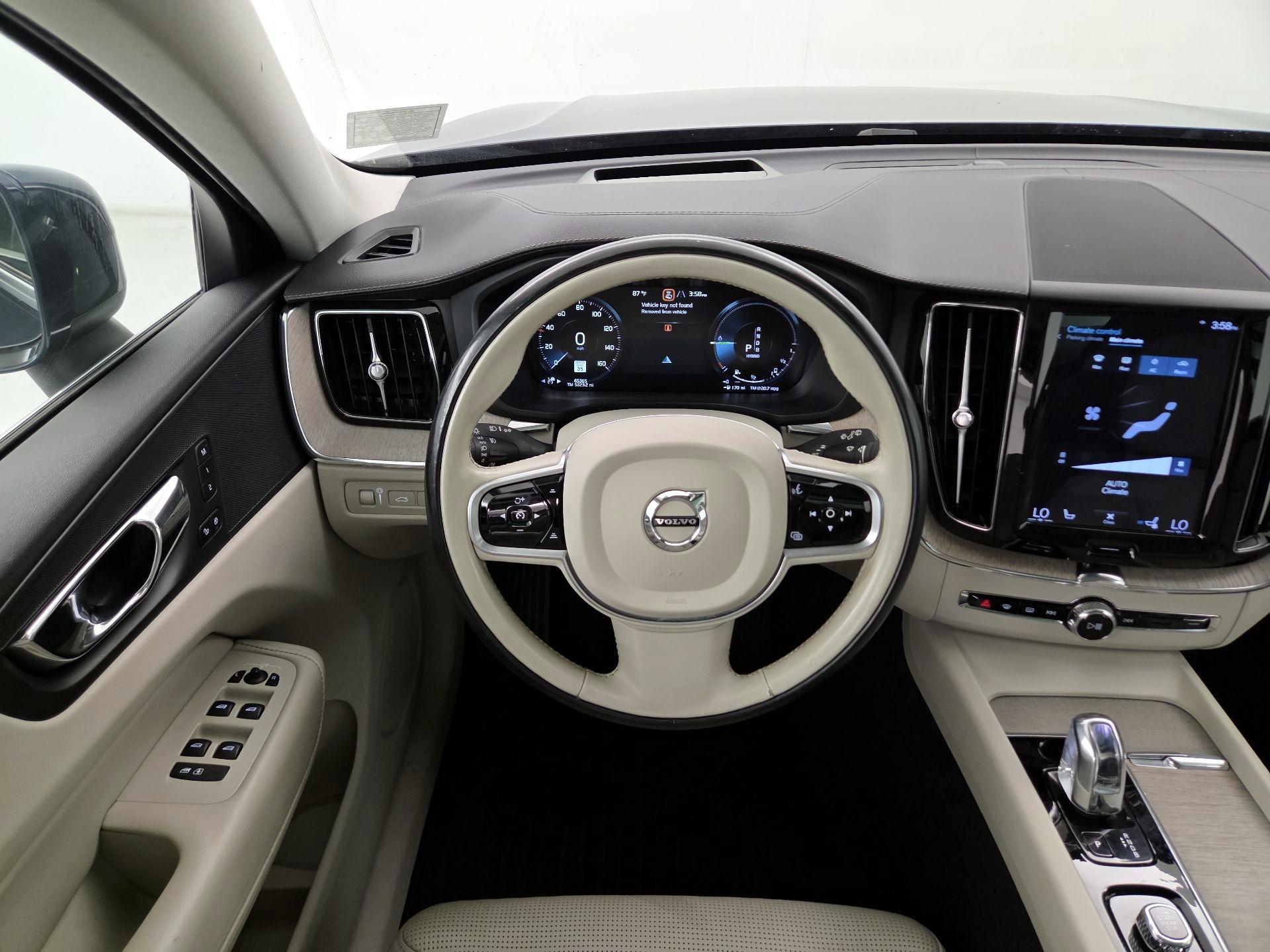 Thumbnail: 2018 Volvo XC60 - 10
