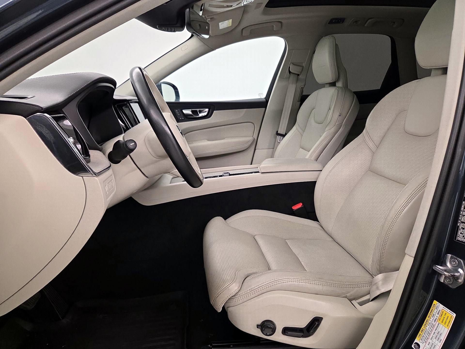 Thumbnail: 2018 Volvo XC60 - 11
