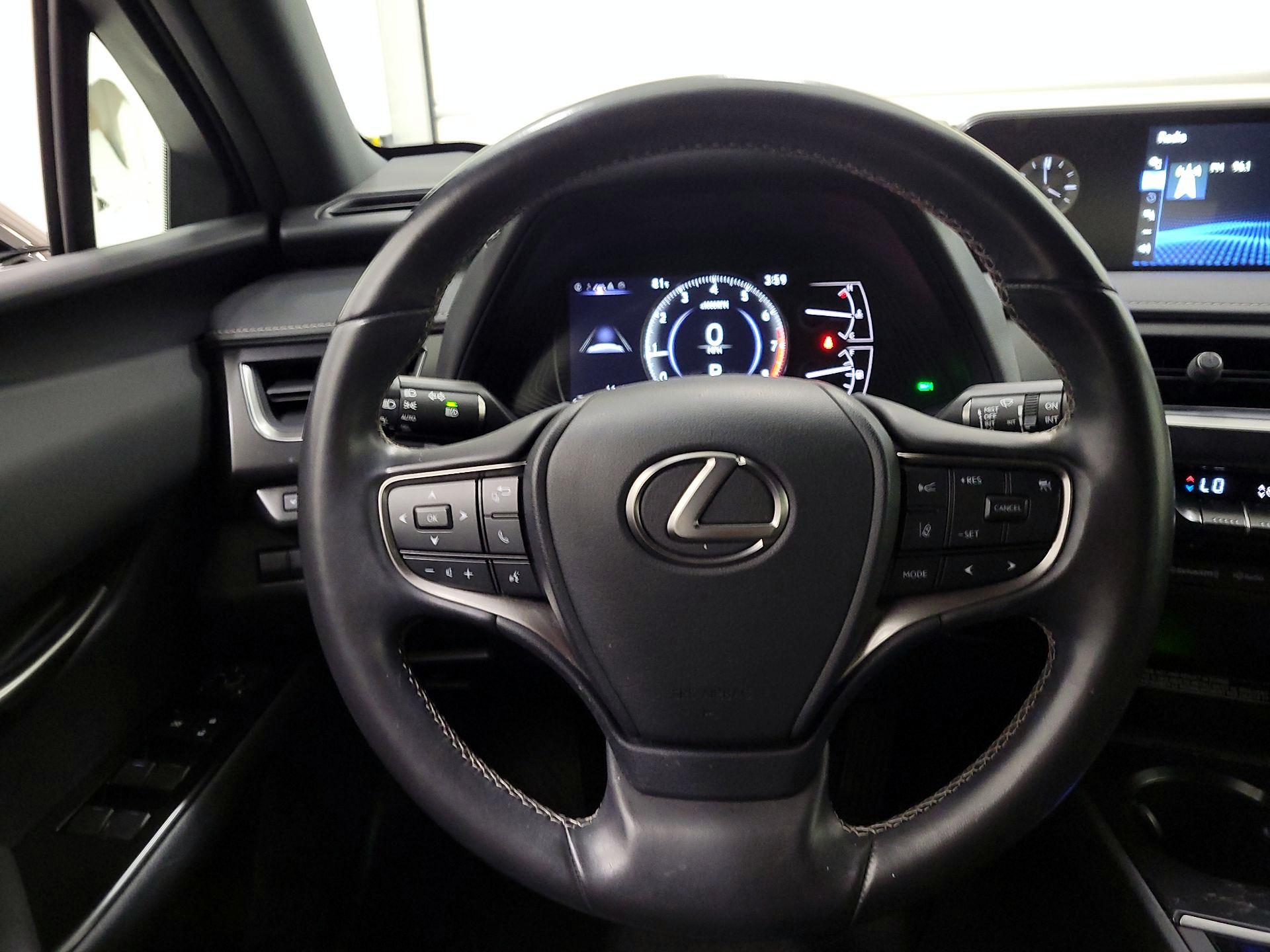 Thumbnail: 2022 Lexus UX - 10