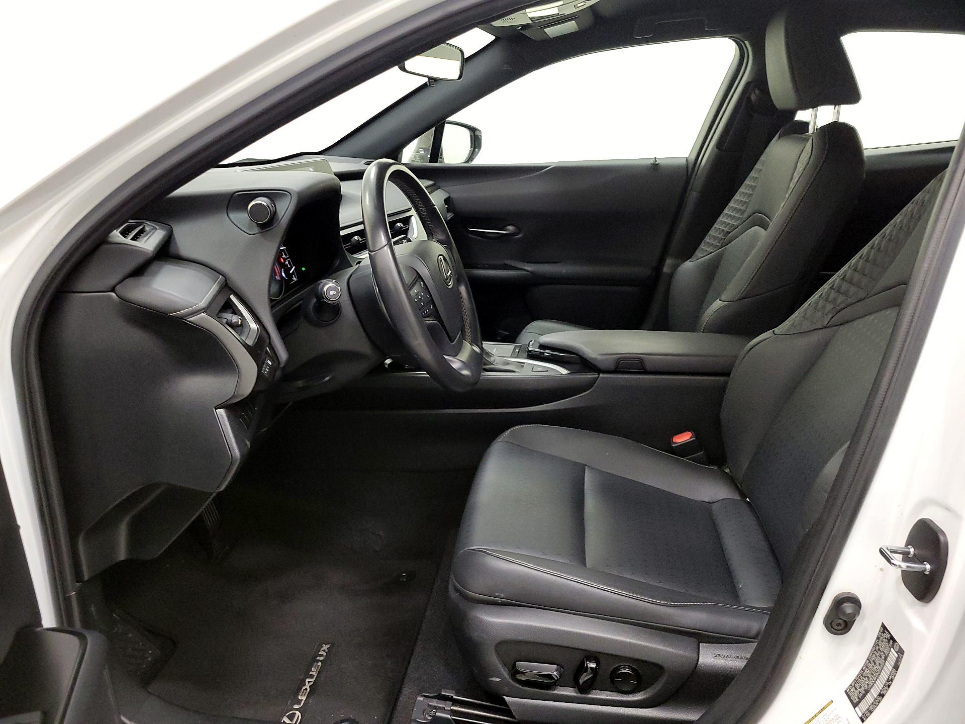 Thumbnail: 2022 Lexus UX - 11