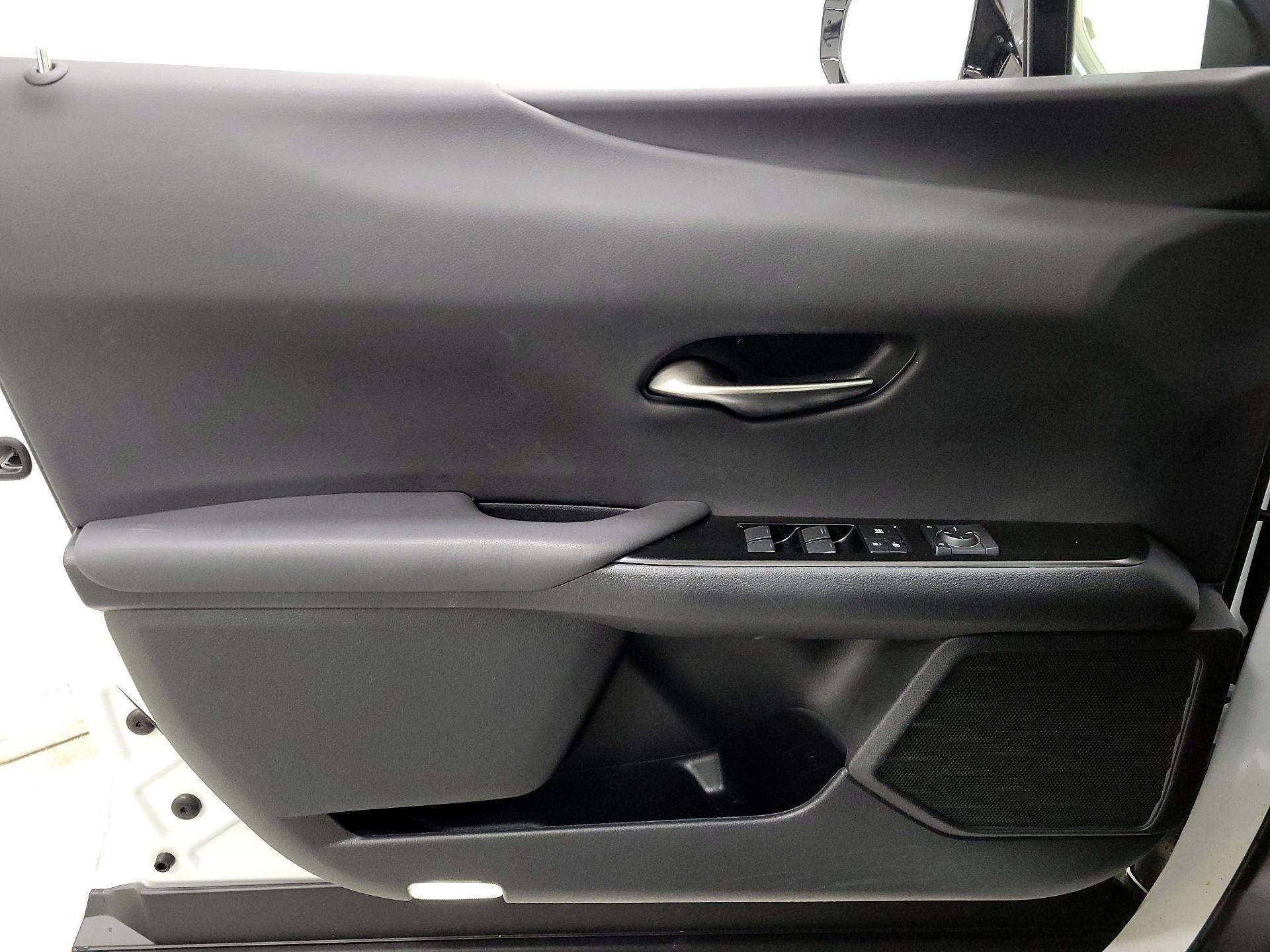 Thumbnail: 2022 Lexus UX - 12