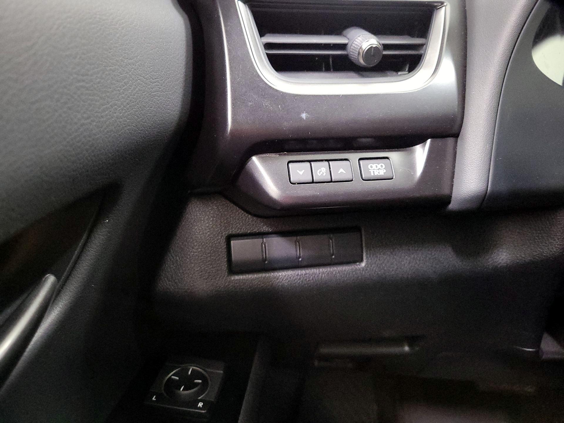 Thumbnail: 2022 Lexus UX - 13