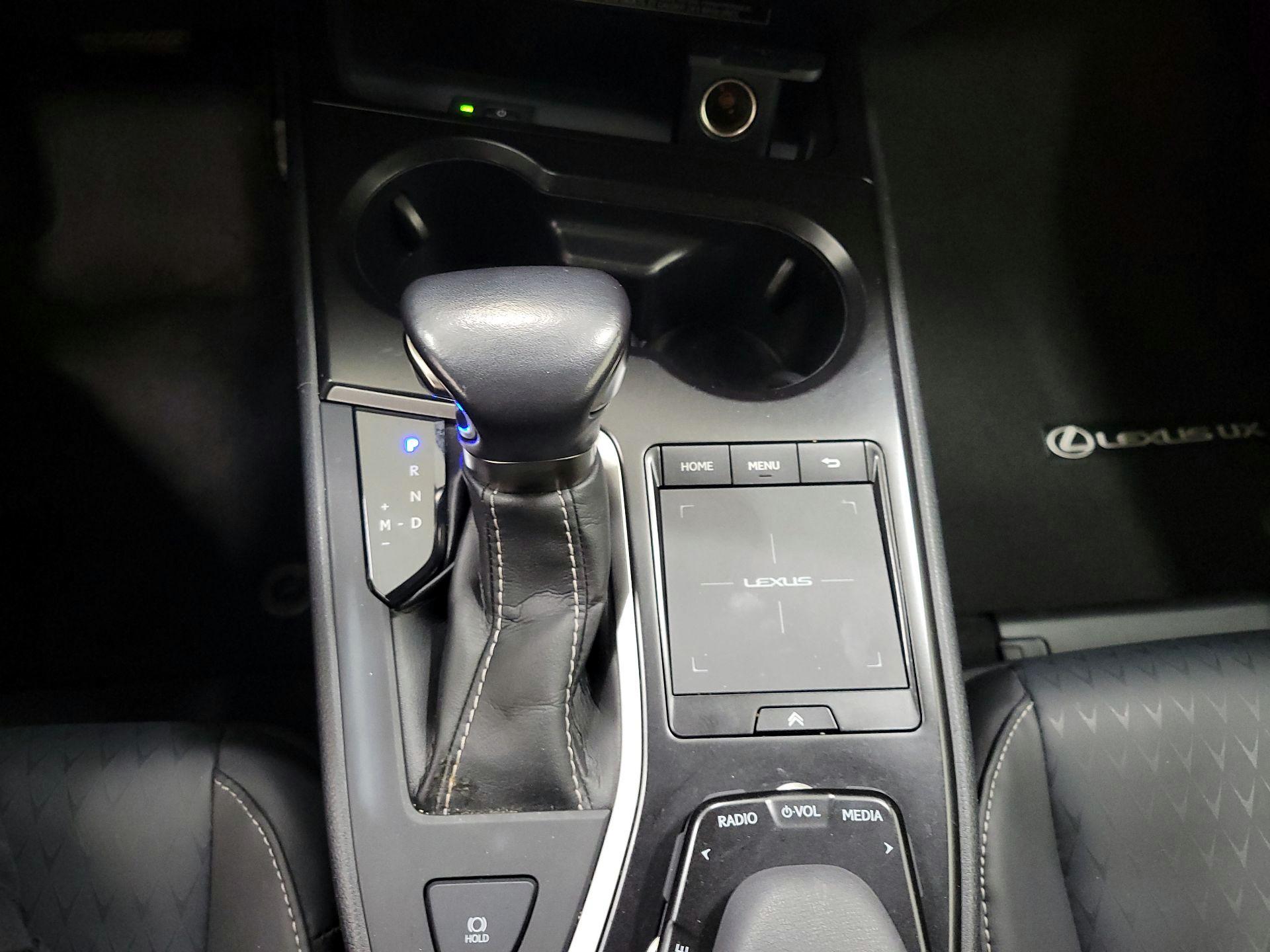 Thumbnail: 2022 Lexus UX - 17