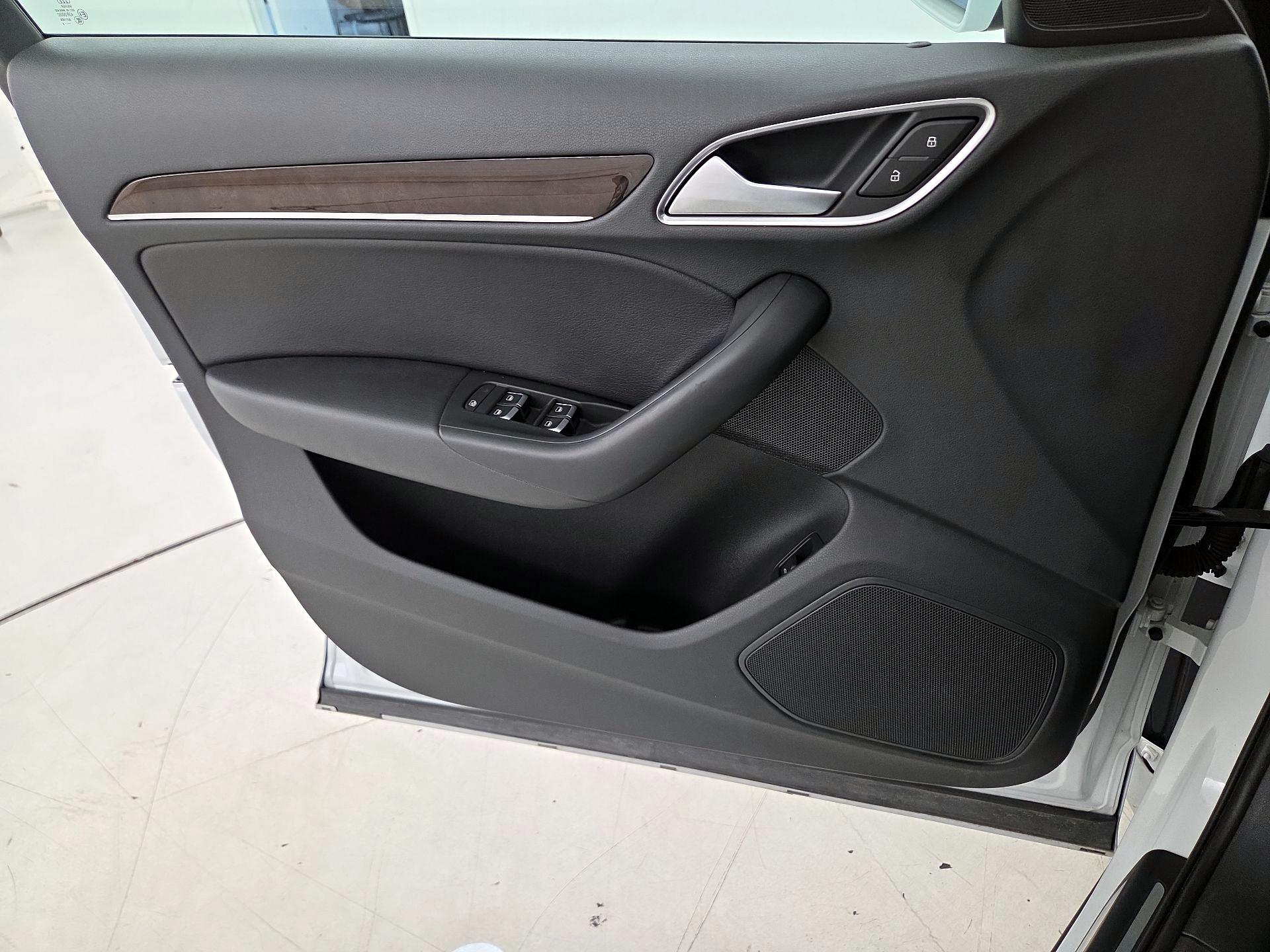 Thumbnail: 2018 Audi Q3 - 12