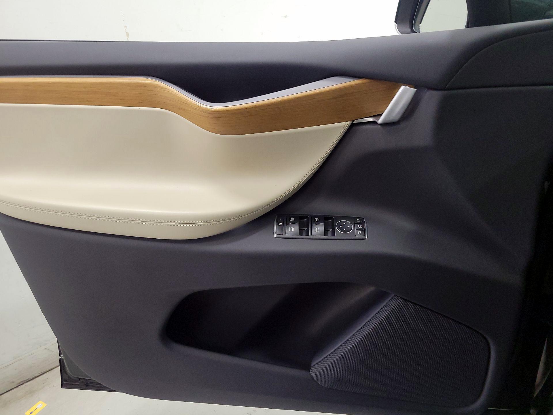 Thumbnail: 2020 Tesla Model X - 12