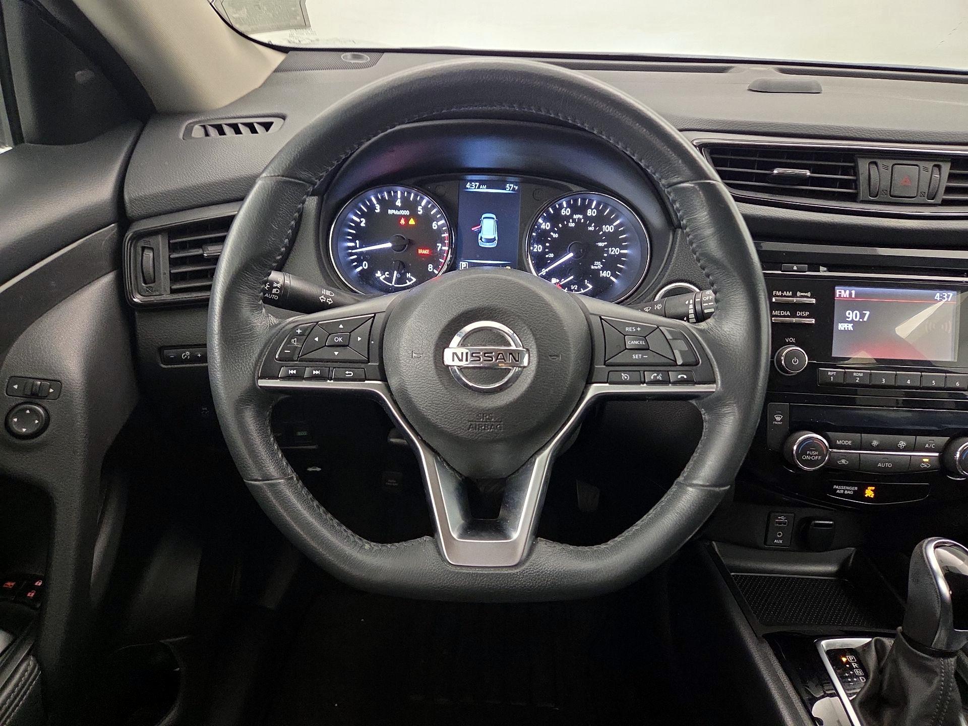 Thumbnail: 2017 Nissan Rogue - 10