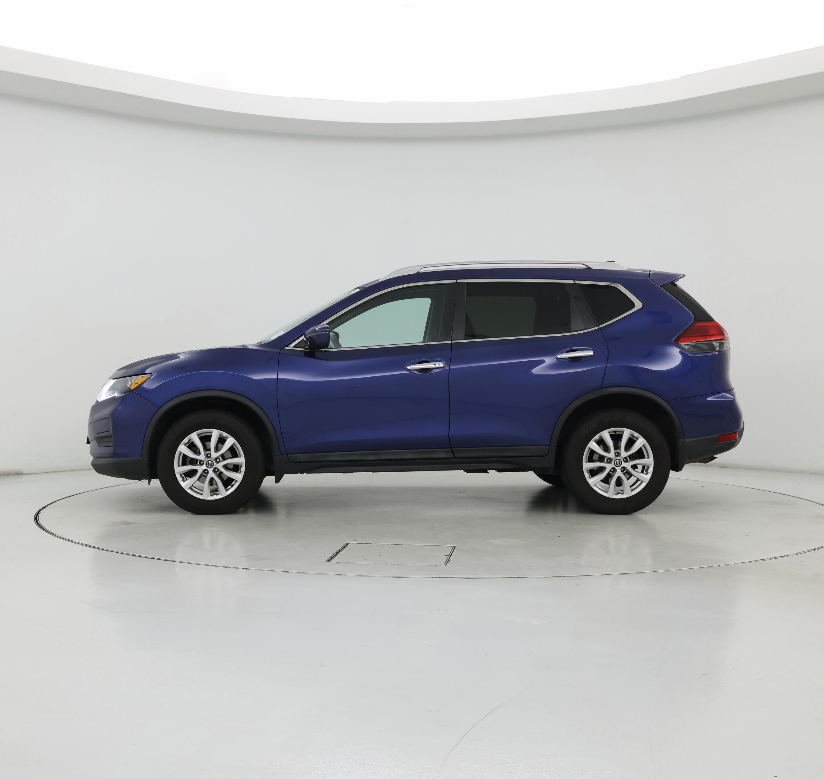 Thumbnail: 2017 Nissan Rogue - 3