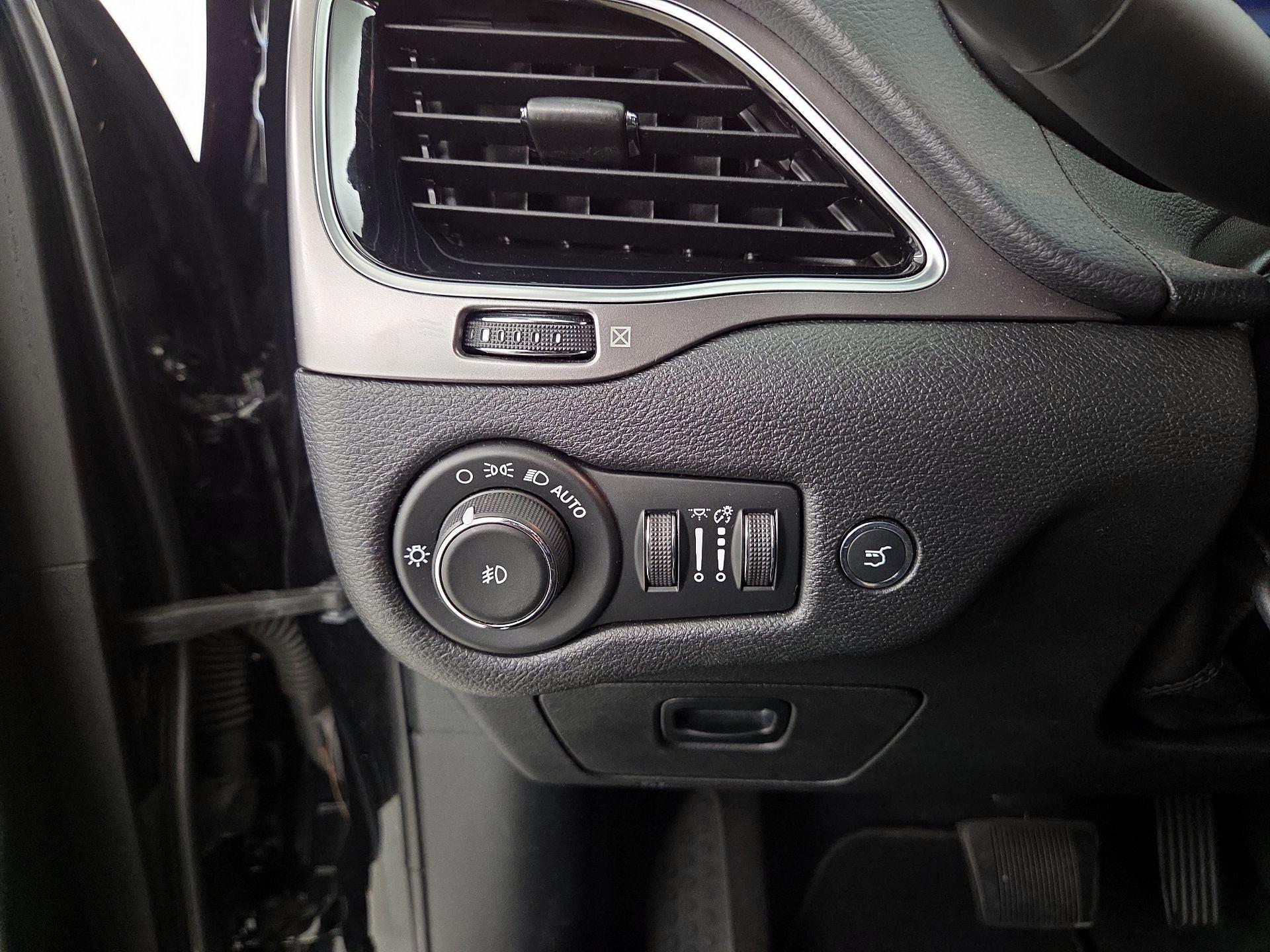 Thumbnail: 2020 Jeep Cherokee - 13