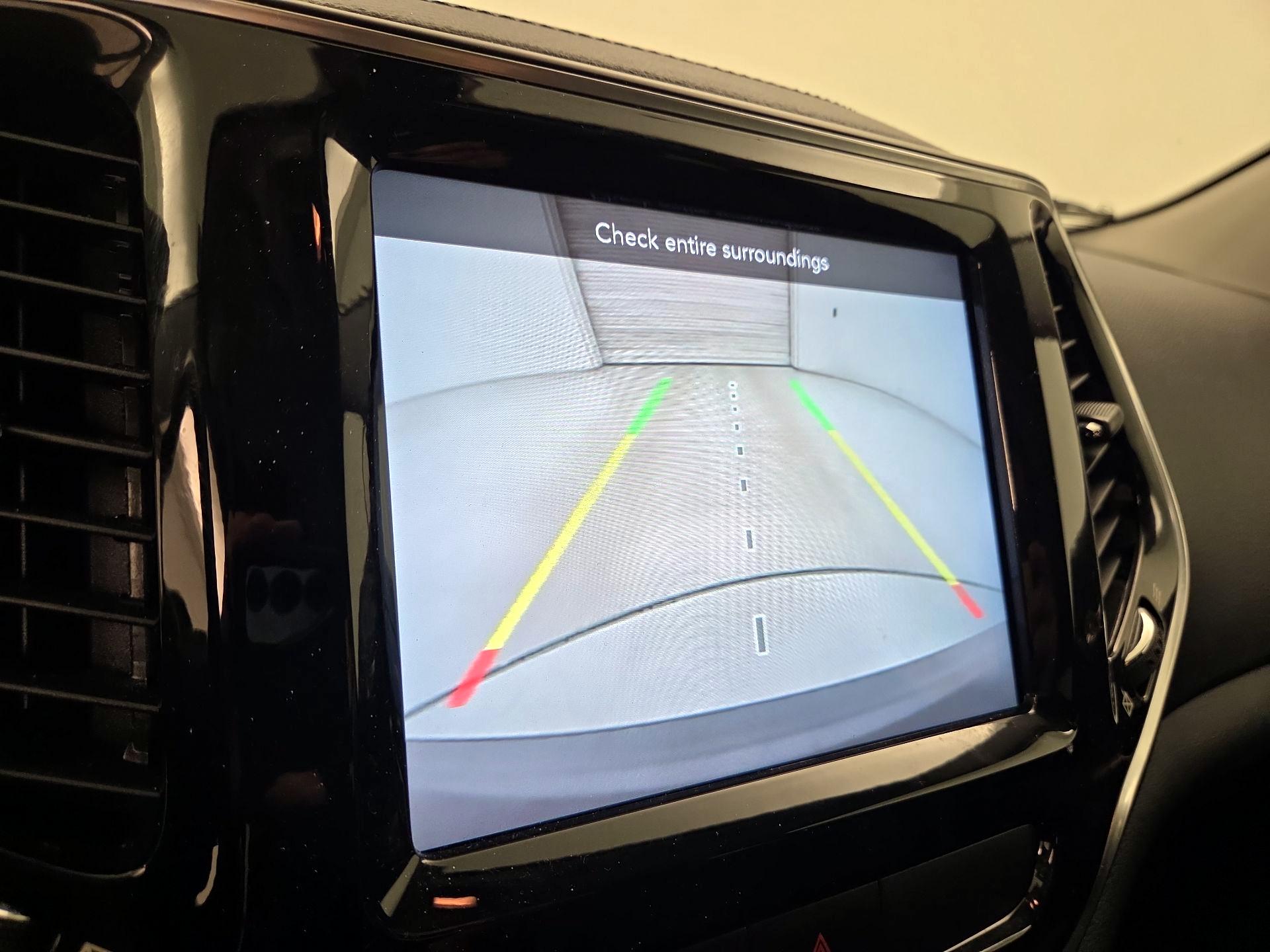 Thumbnail: 2020 Jeep Cherokee - 14