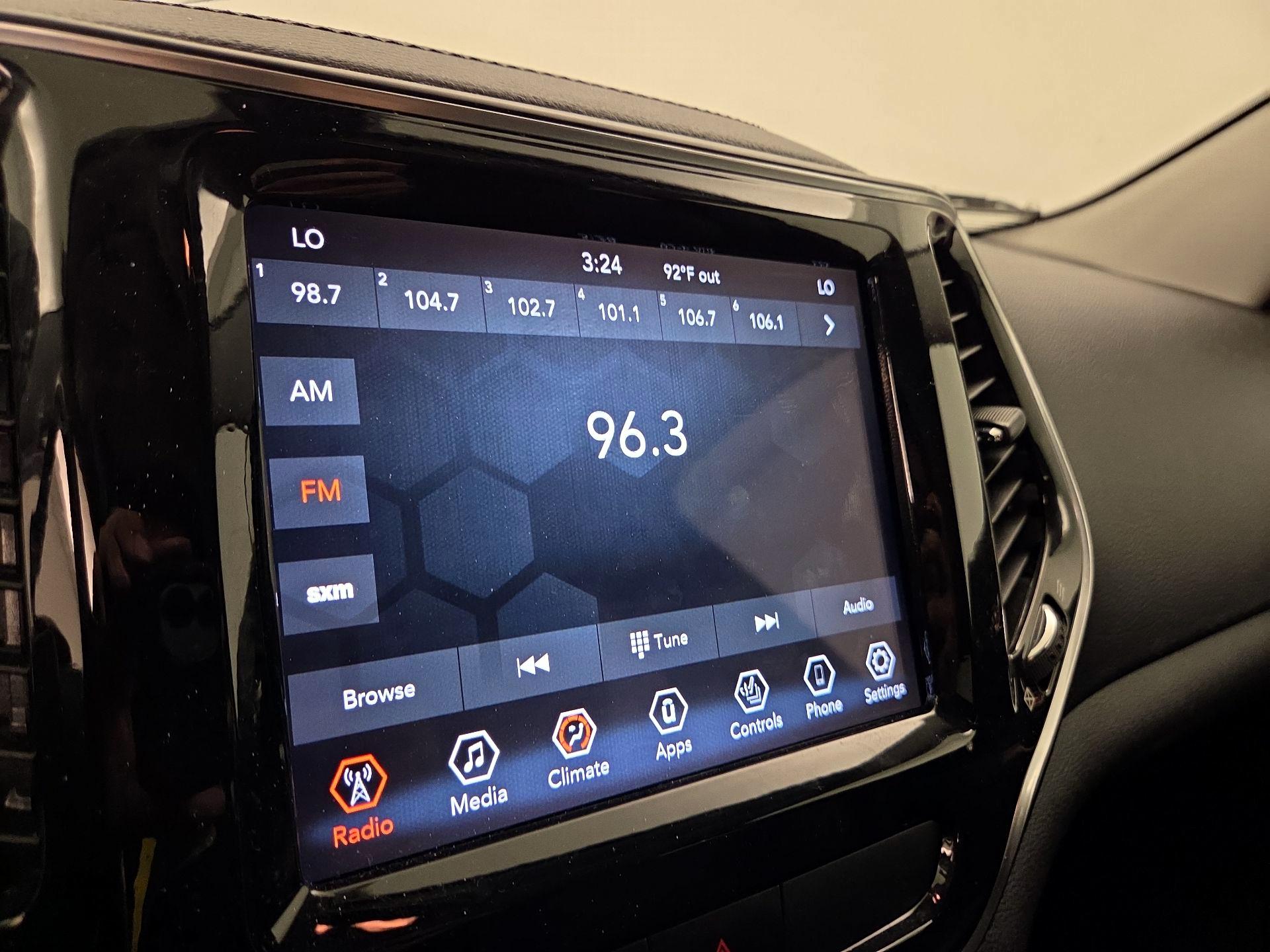 Thumbnail: 2020 Jeep Cherokee - 15