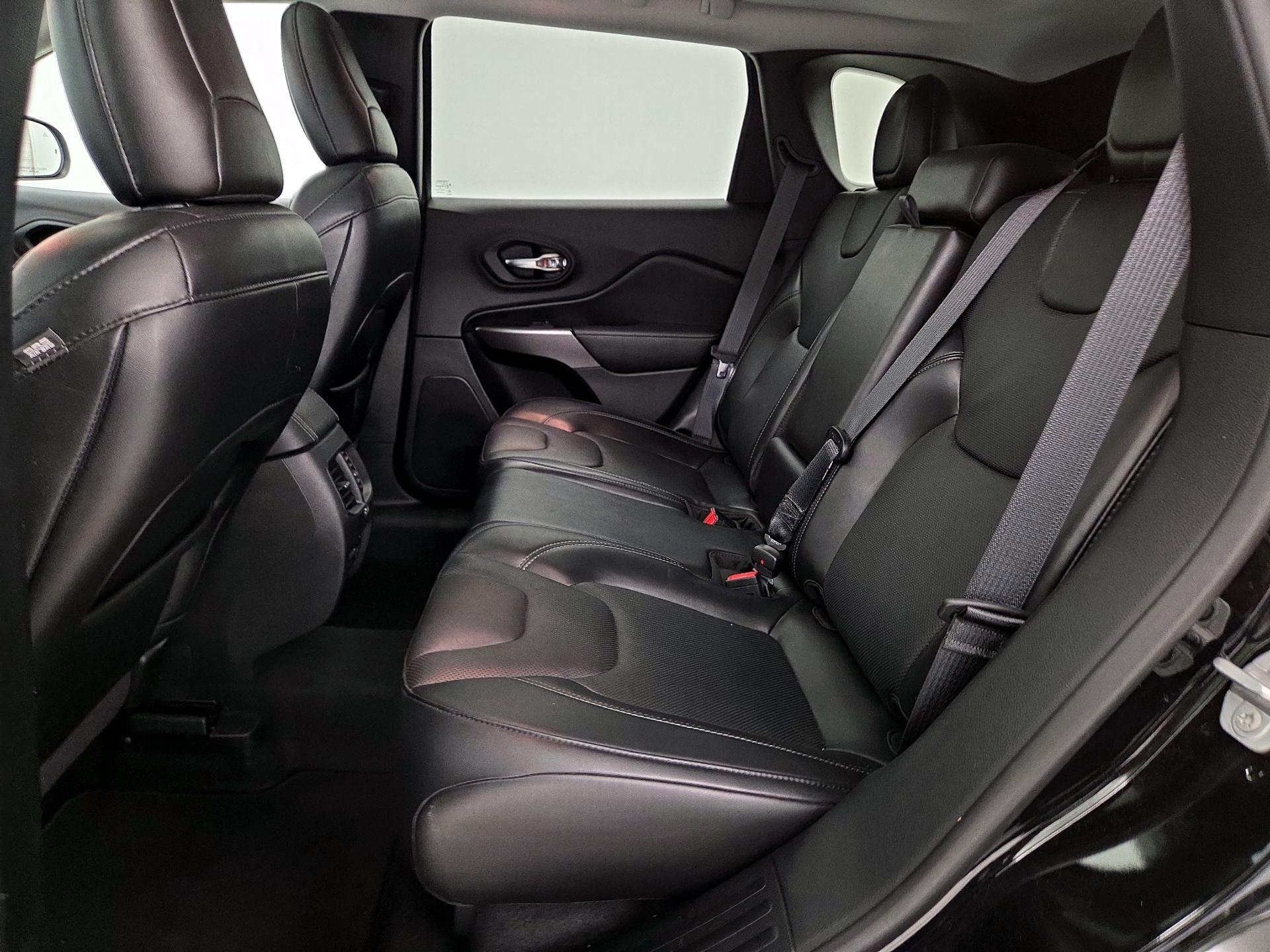 Thumbnail: 2020 Jeep Cherokee - 20