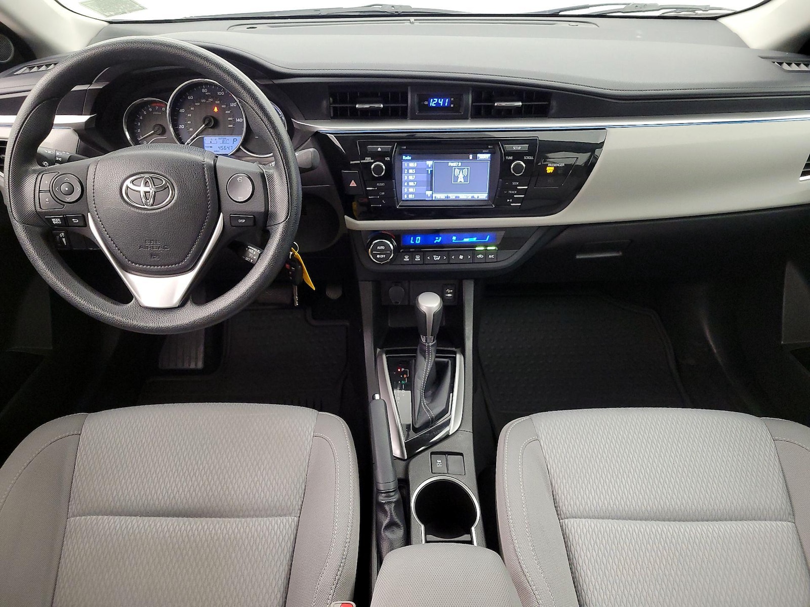 2016 Toyota Corolla LE - Photo 10