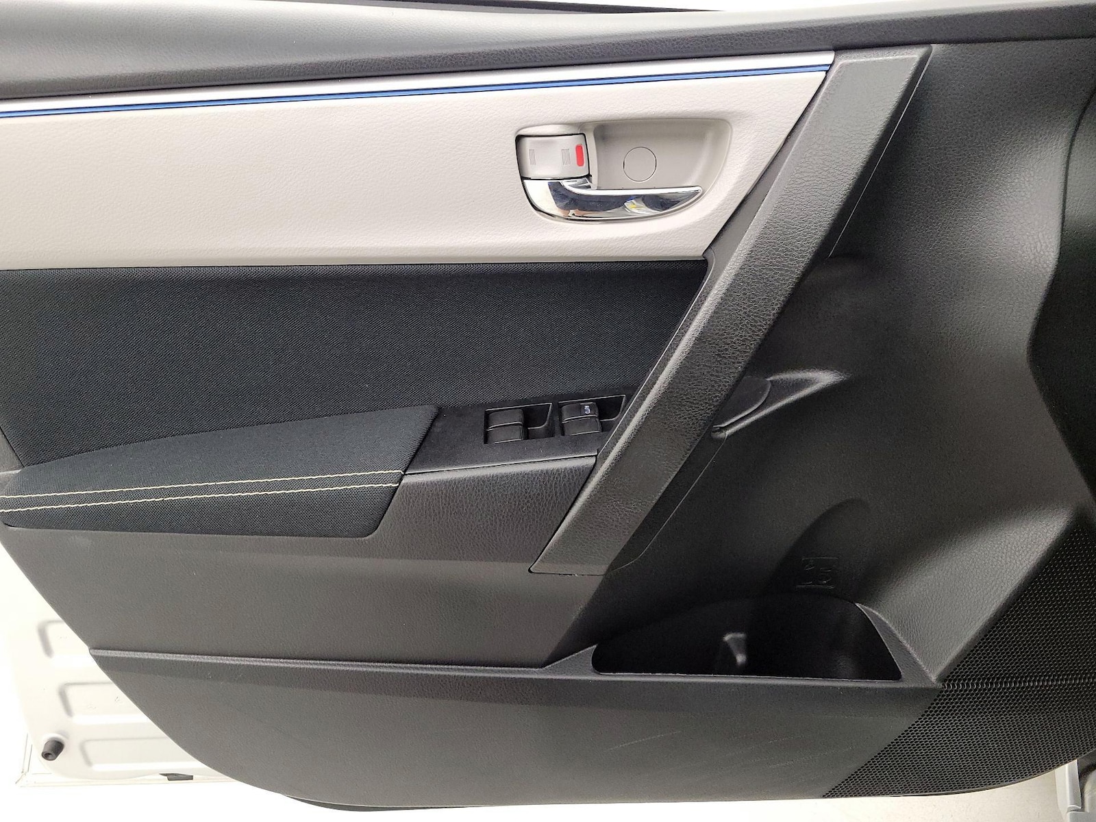 2016 Toyota Corolla LE - Photo 13