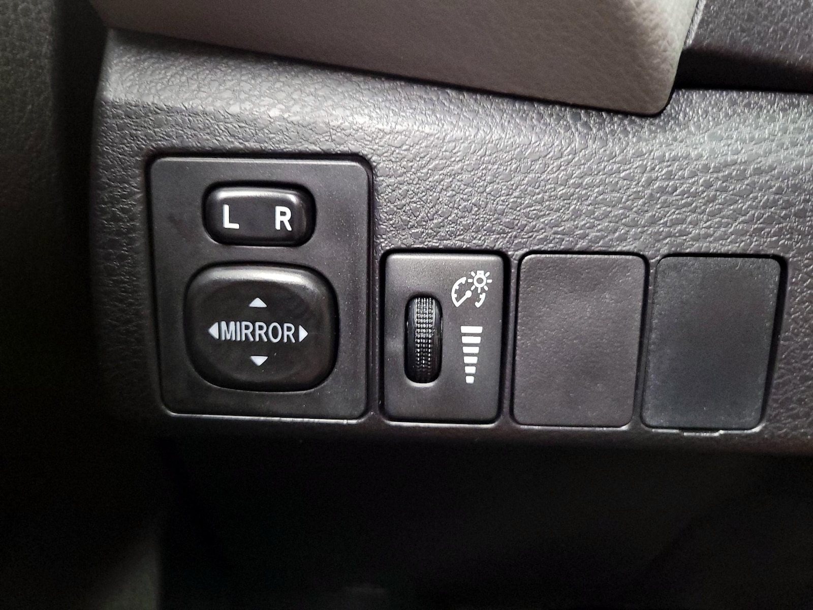 2016 Toyota Corolla LE - Photo 14