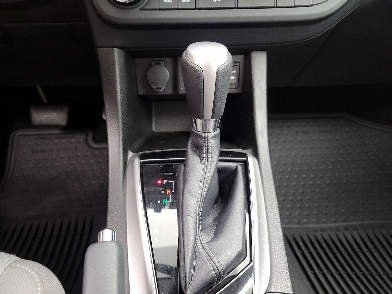 2016 Toyota Corolla LE - Photo 18